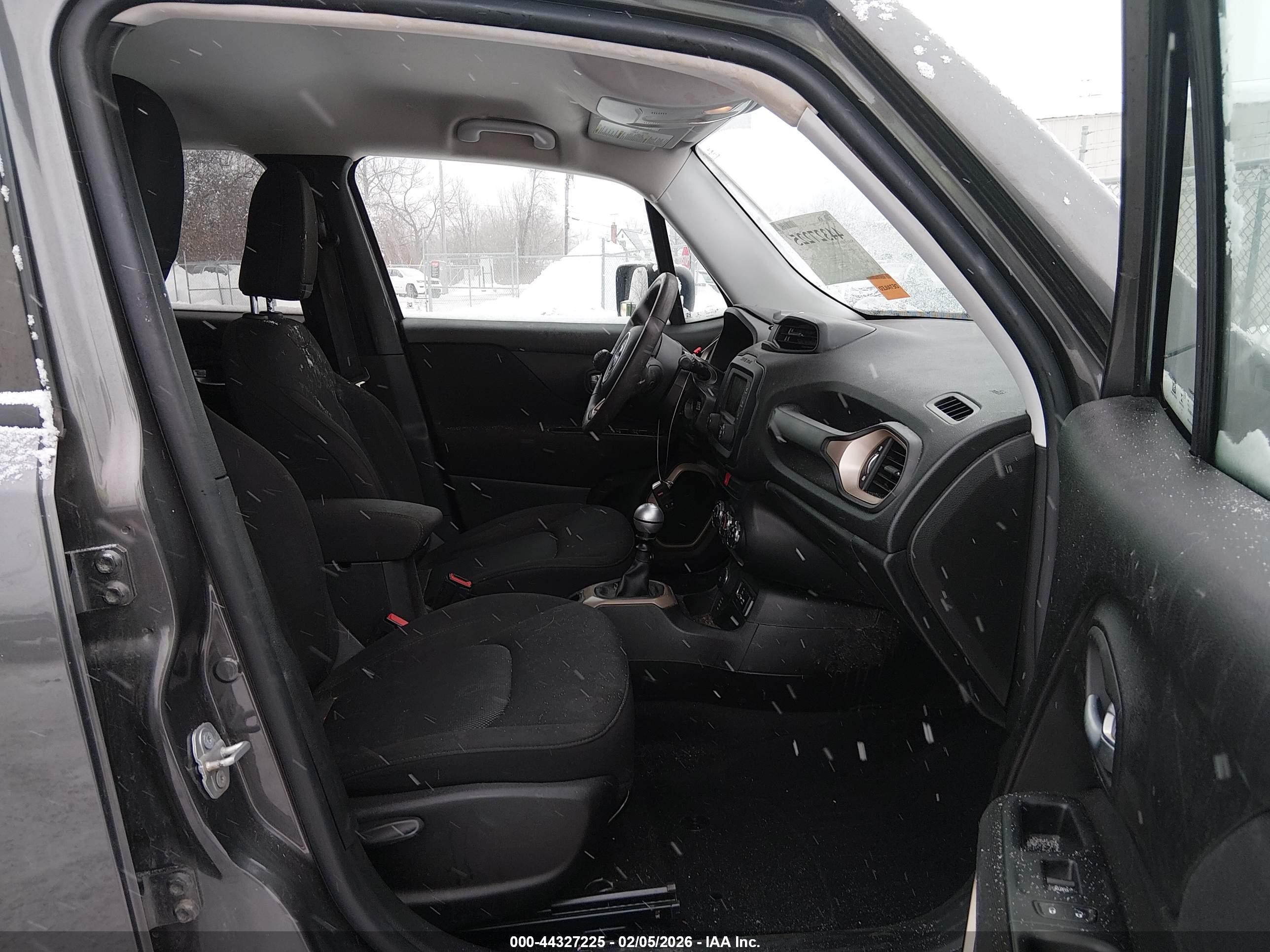 JEEP RENEGADE image 5