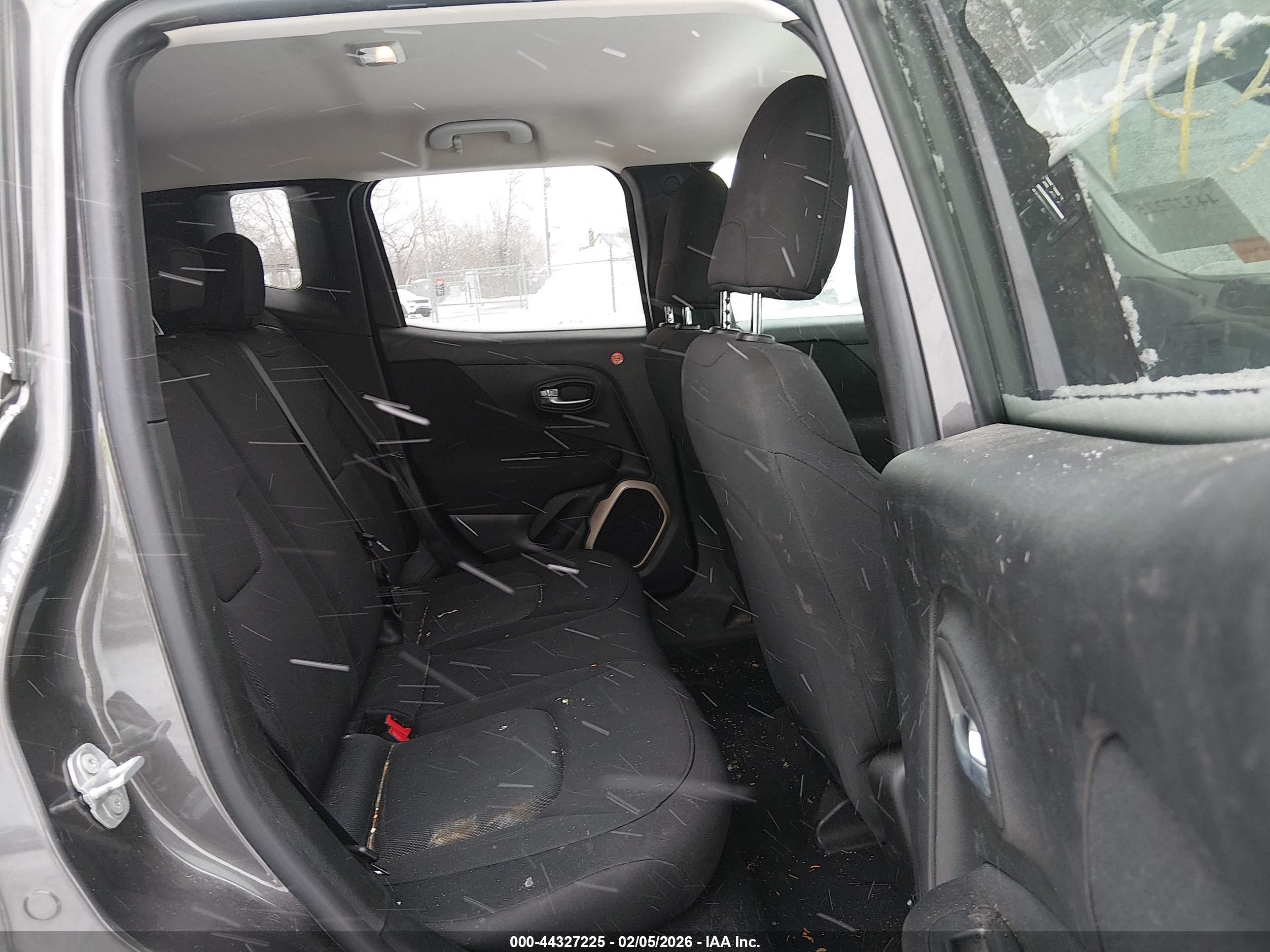 JEEP RENEGADE image 8