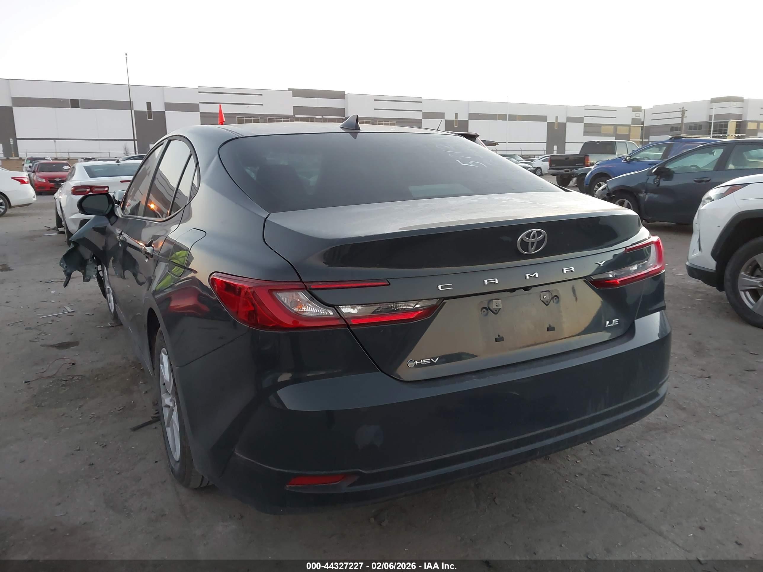 TOYOTA CAMRY image 3