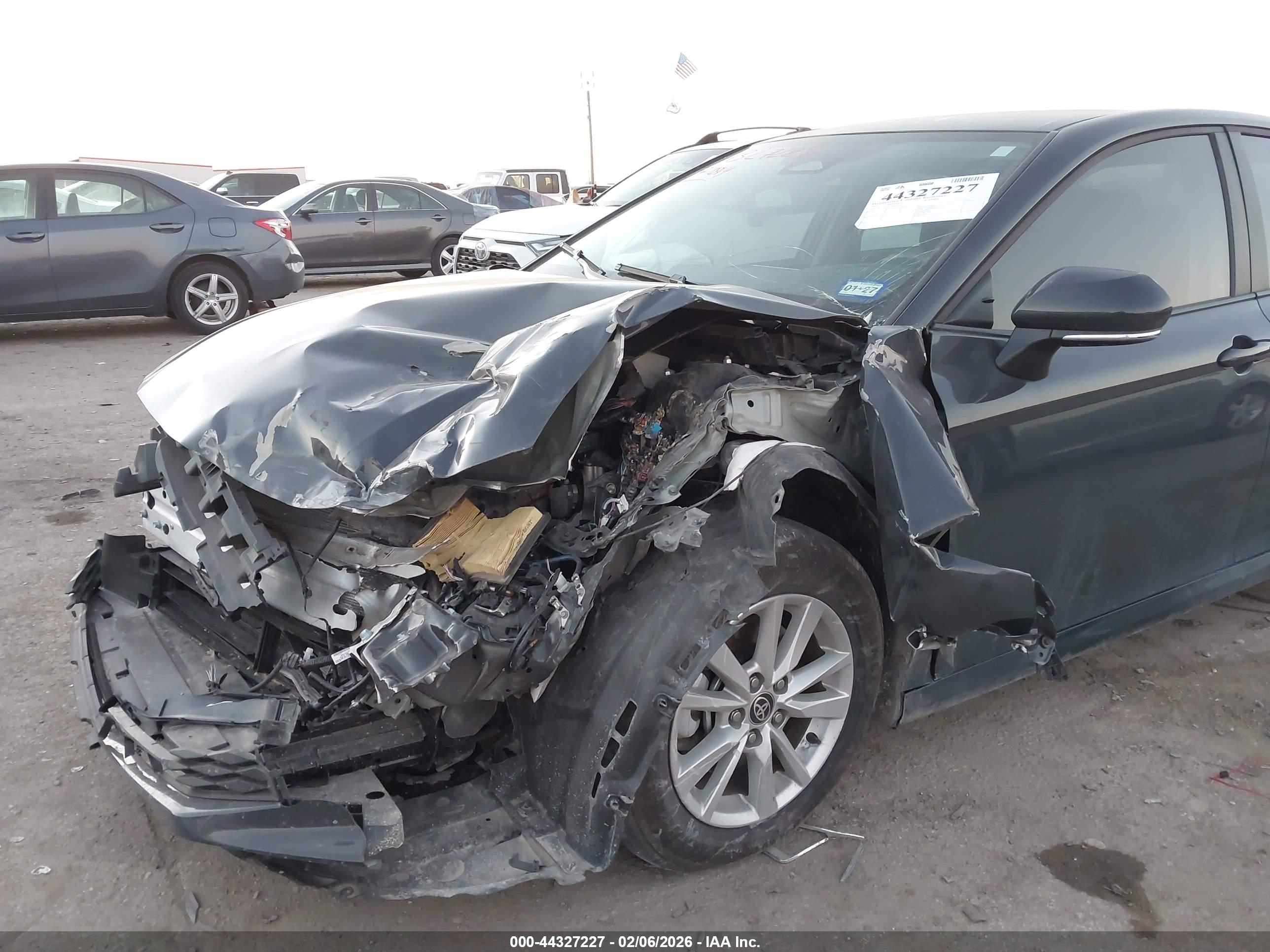 TOYOTA CAMRY image 6