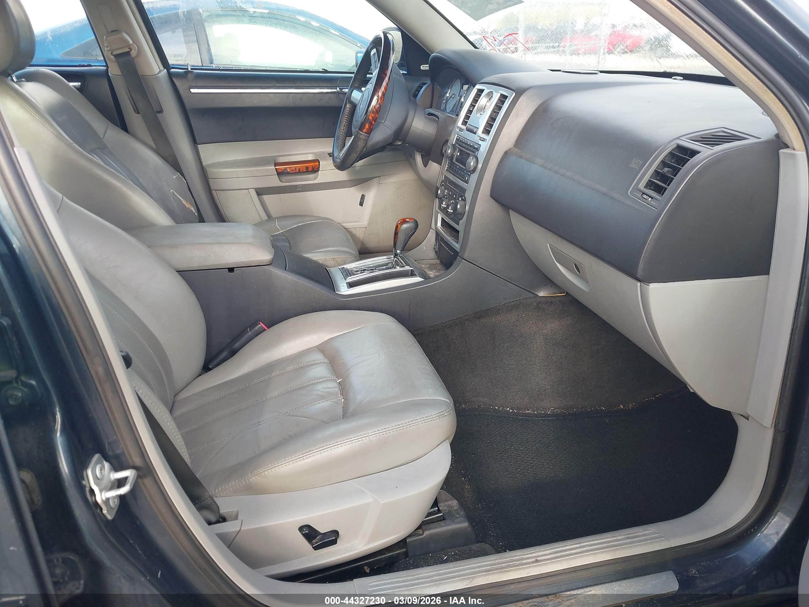 CHRYSLER 300C image 5