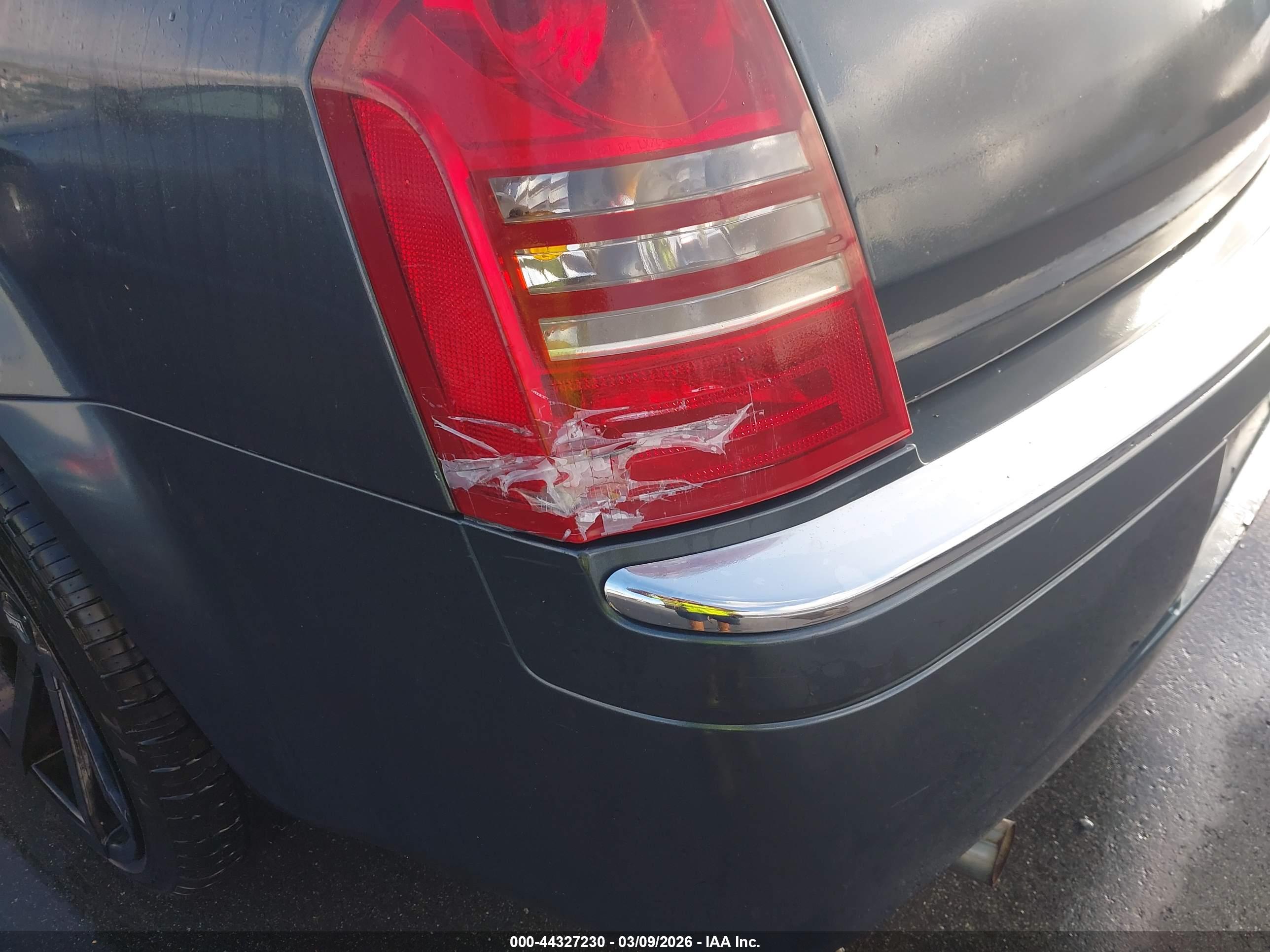CHRYSLER 300C image 6