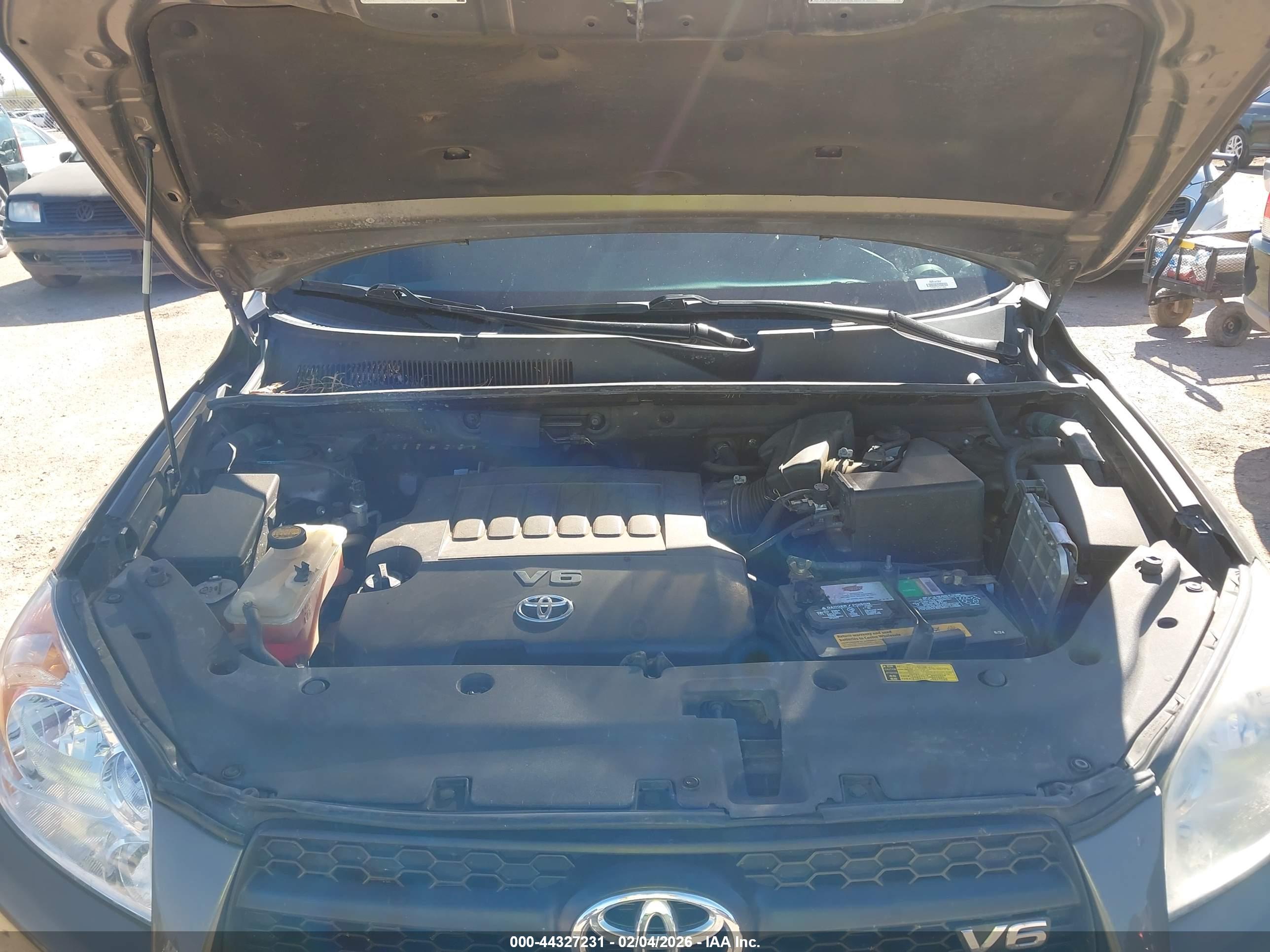 TOYOTA RAV4 image 10