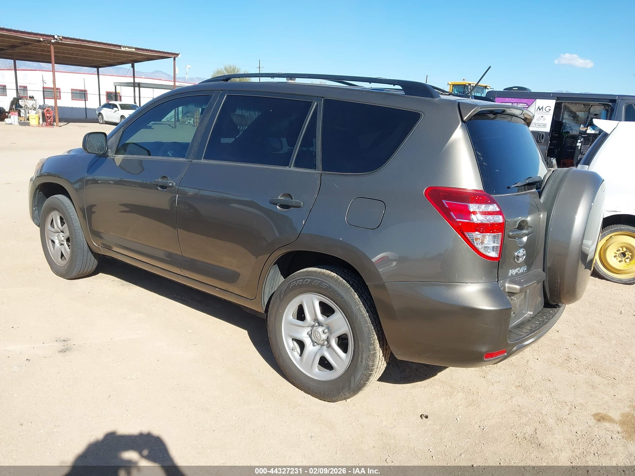 TOYOTA RAV4 image 3