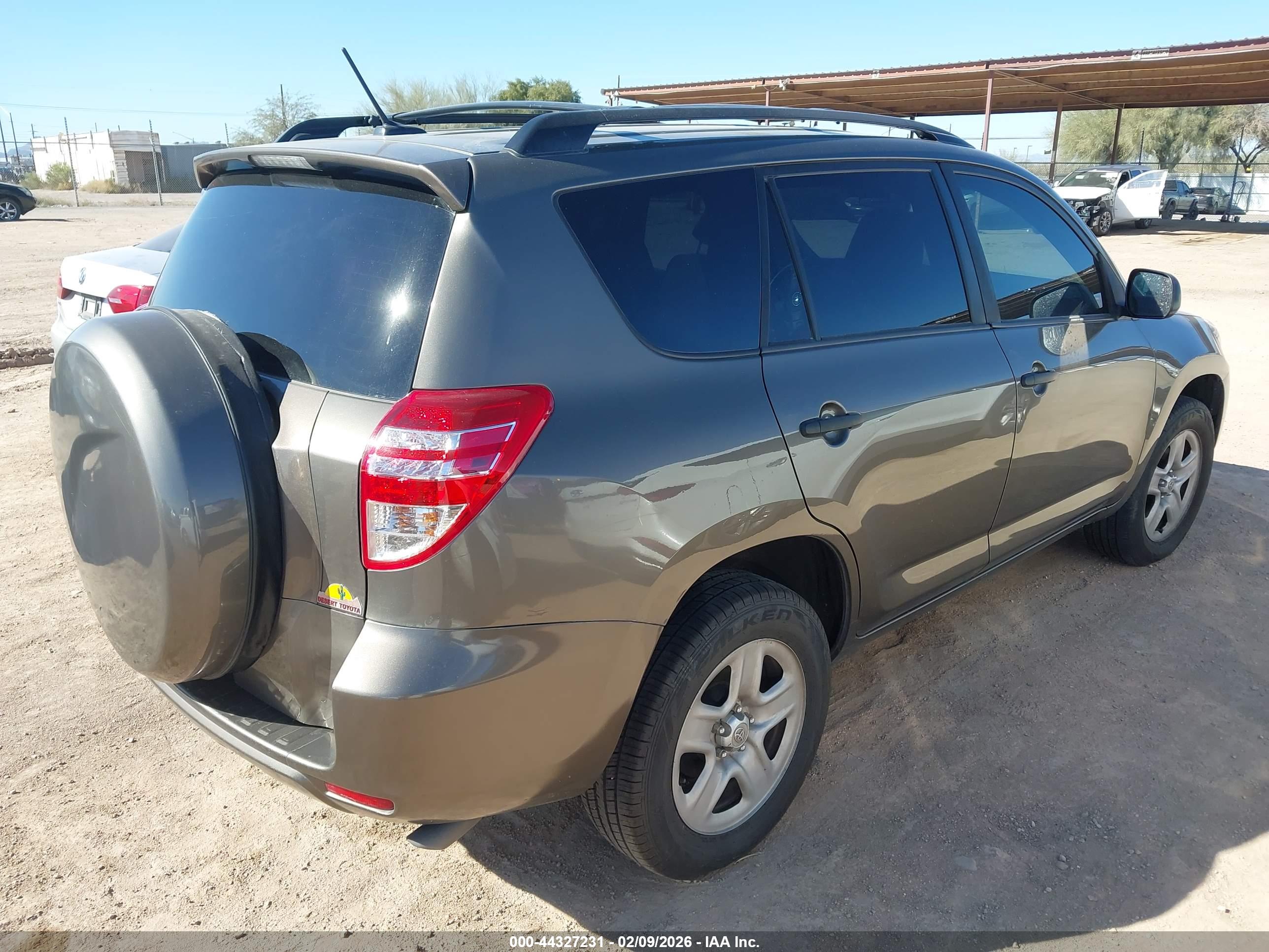 TOYOTA RAV4 image 4