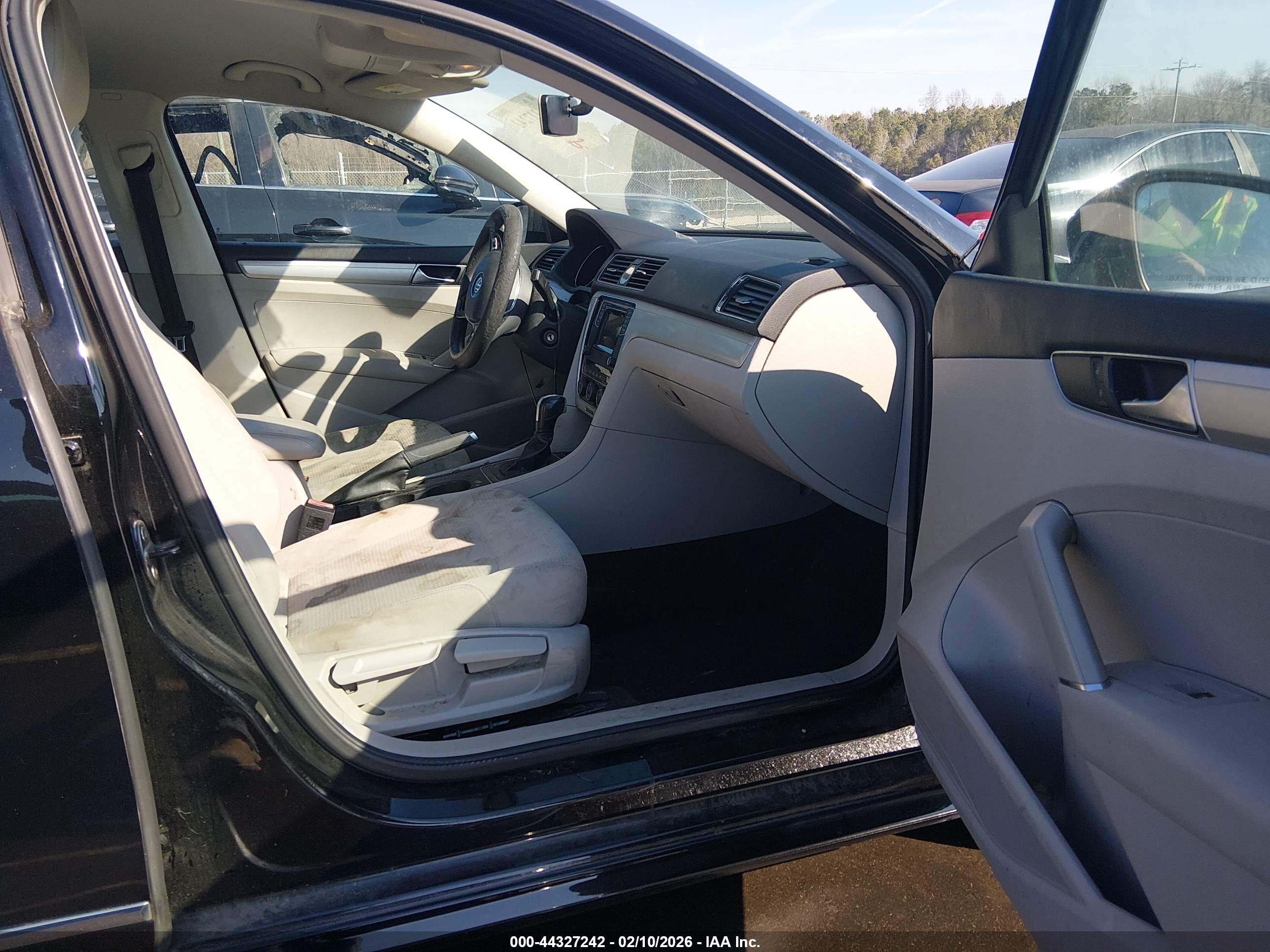 VOLKSWAGEN PASSAT image 5