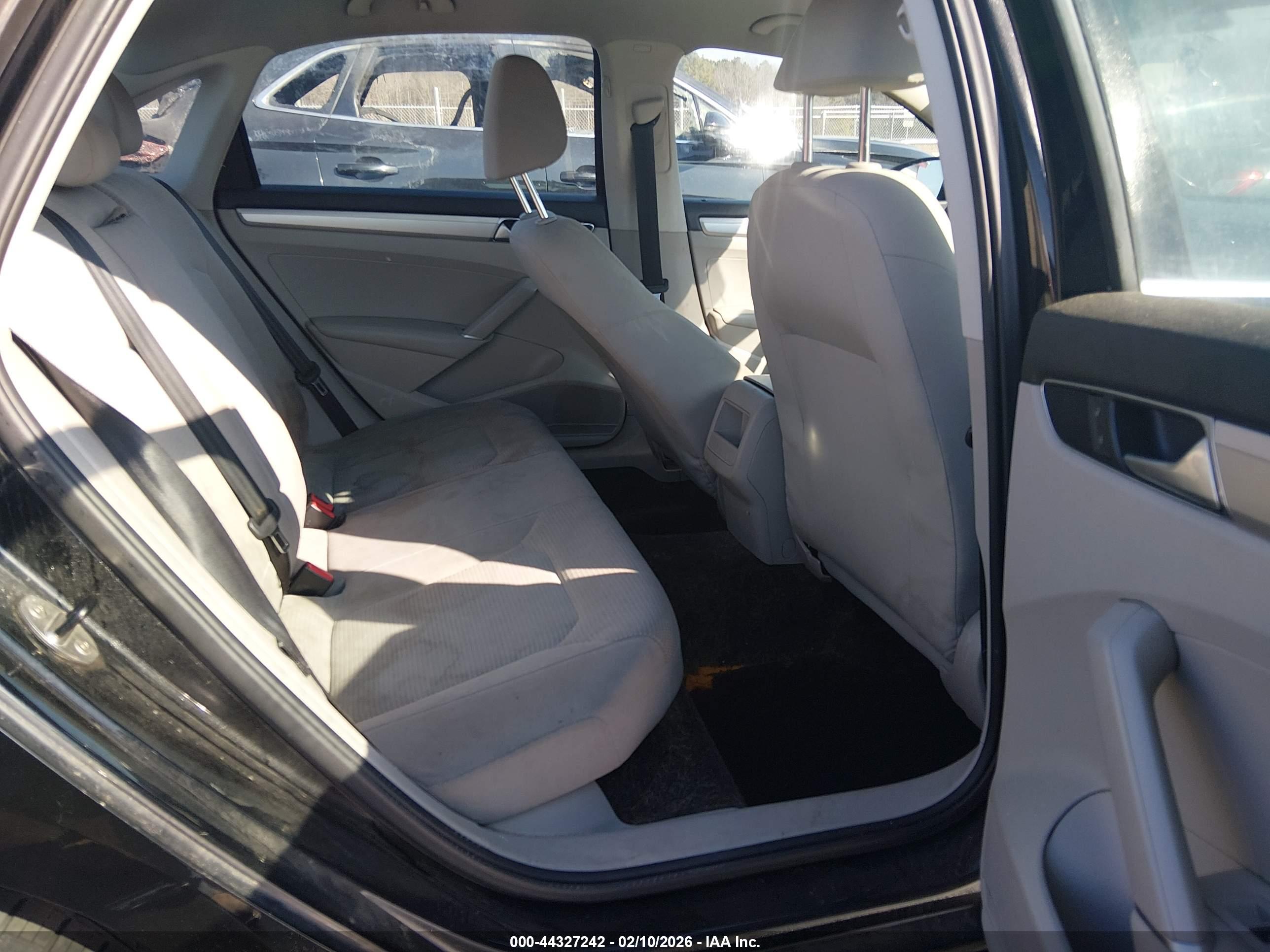 VOLKSWAGEN PASSAT image 8