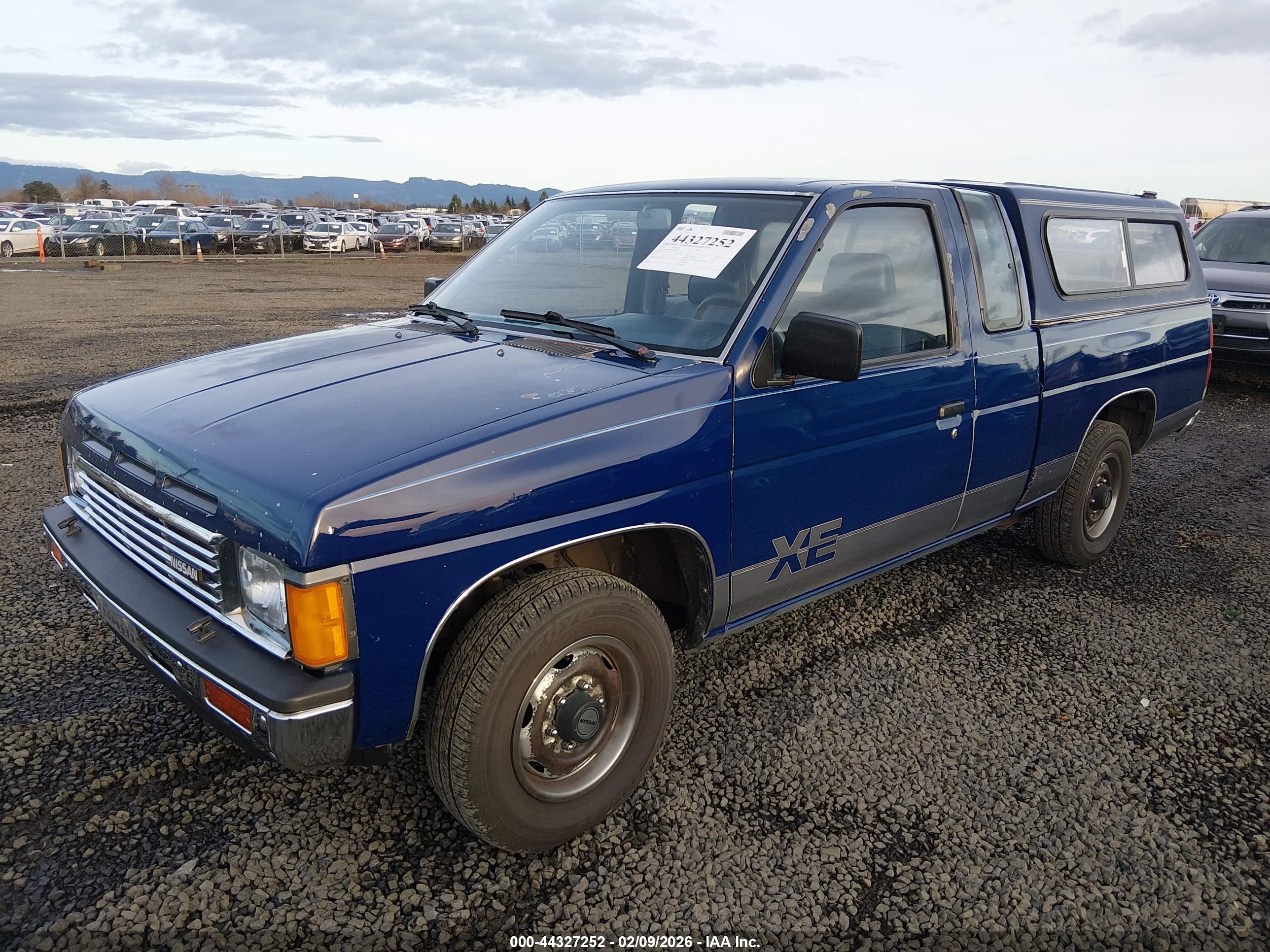NISSAN D21 image 2