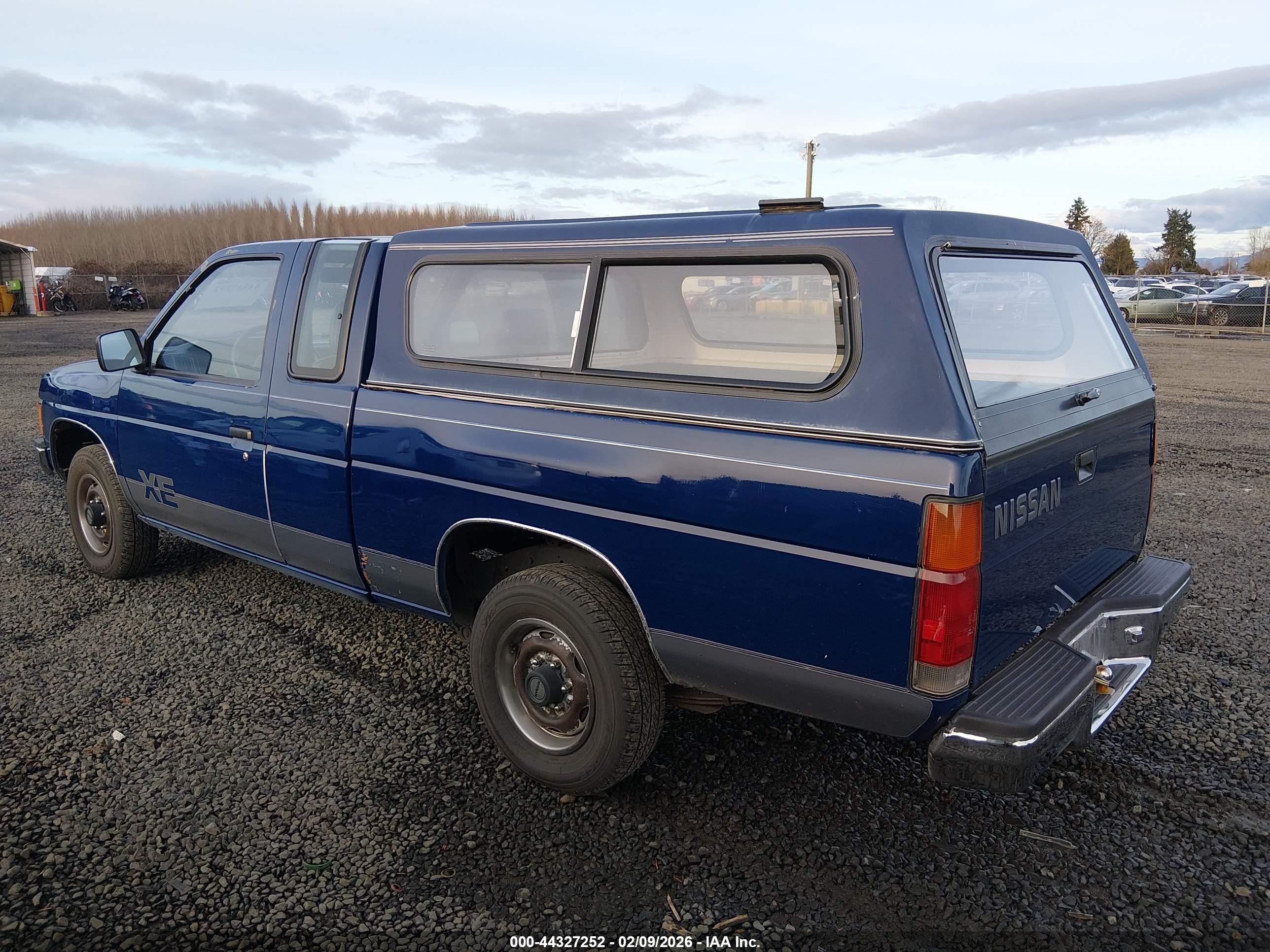 NISSAN D21 image 3