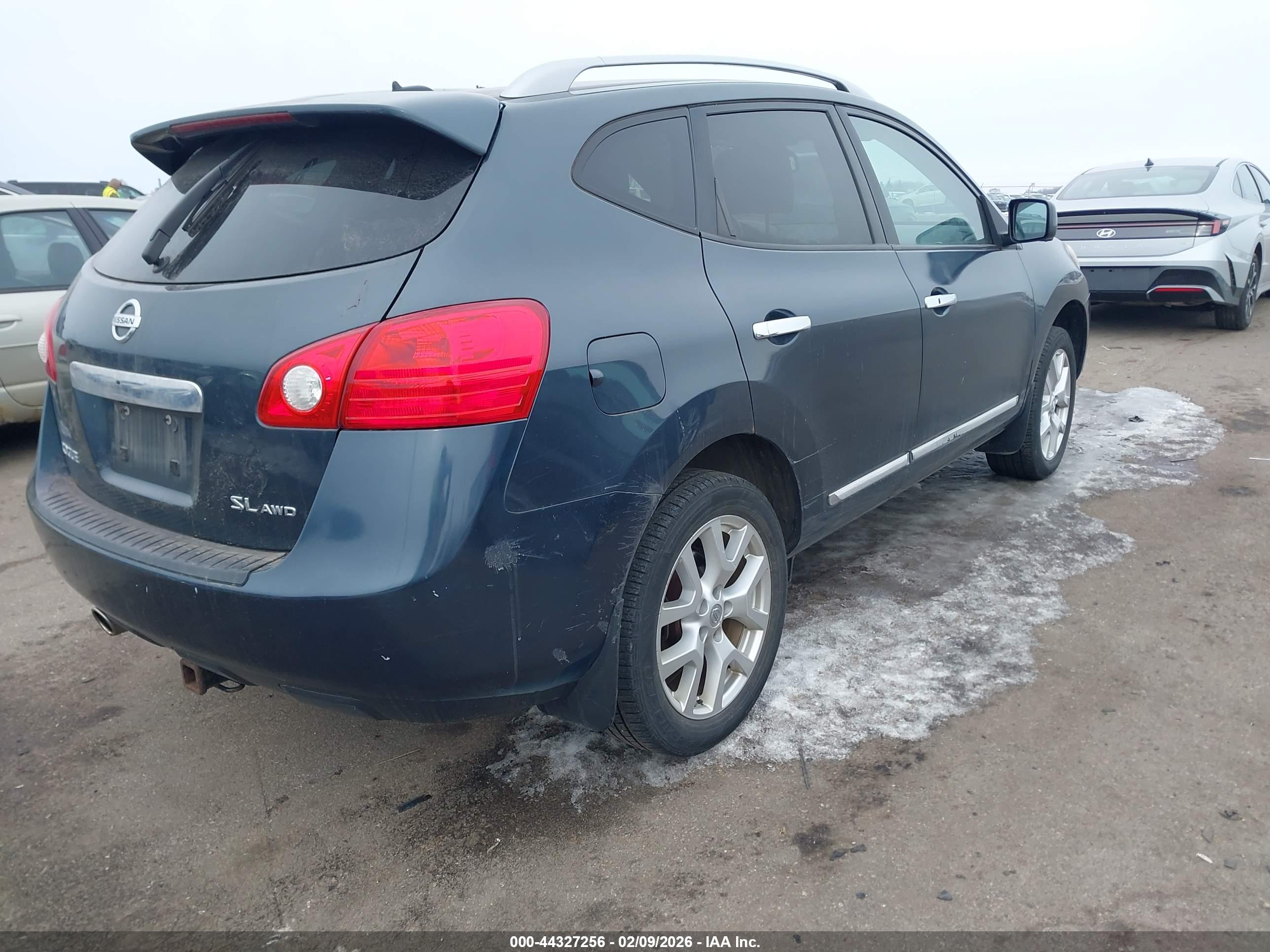 NISSAN ROGUE image 4