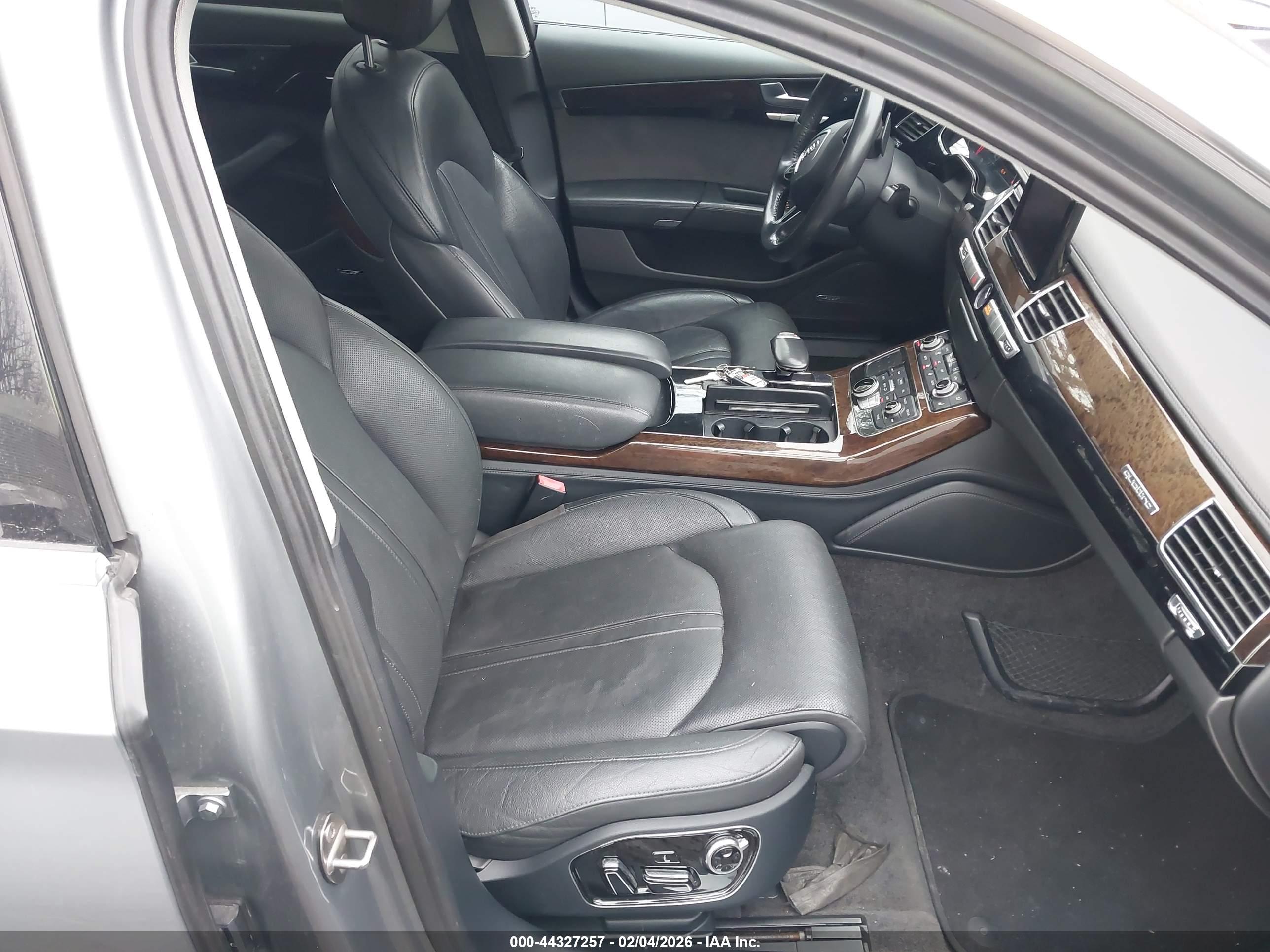 AUDI A8 image 5