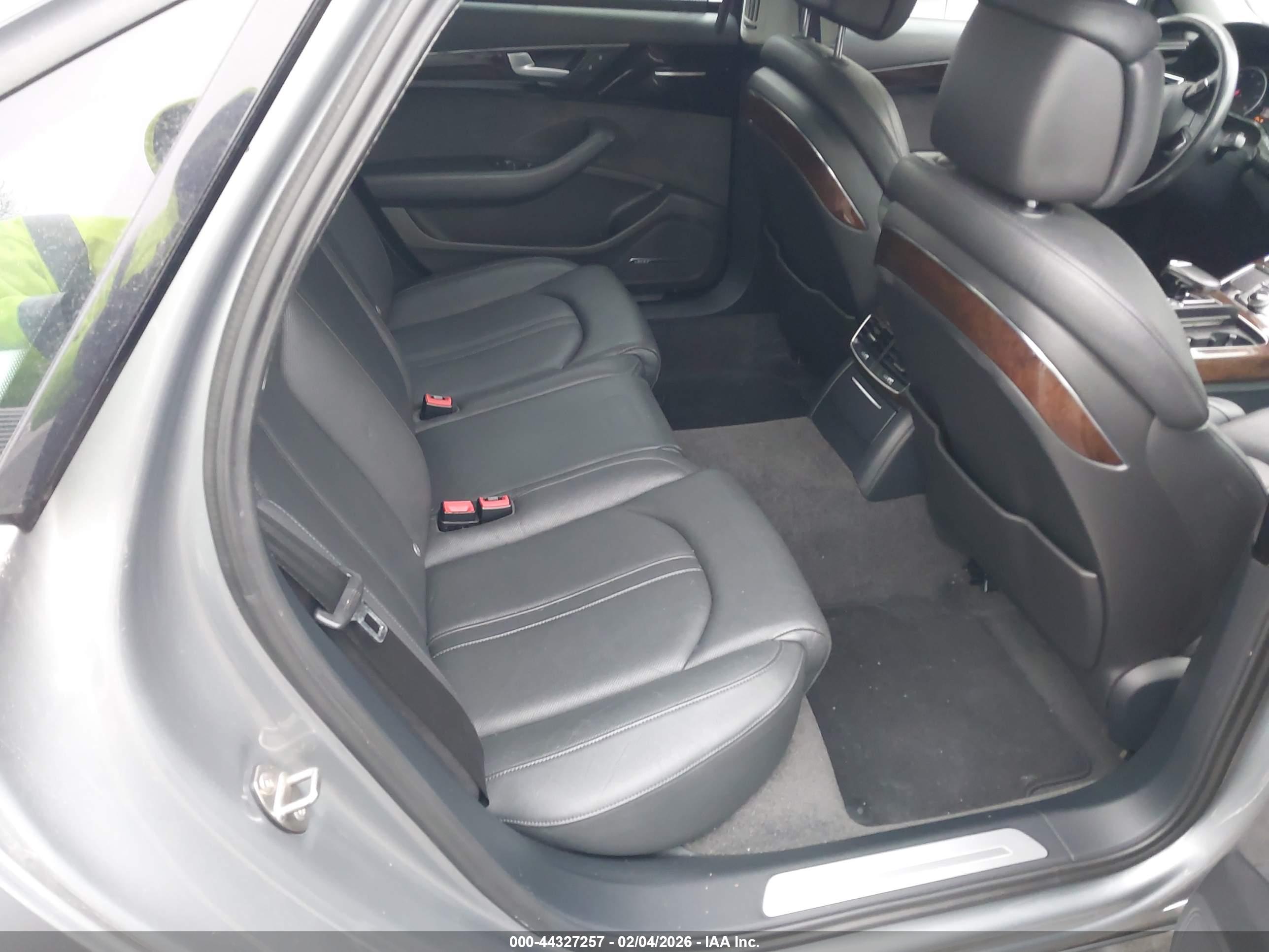 AUDI A8 image 8