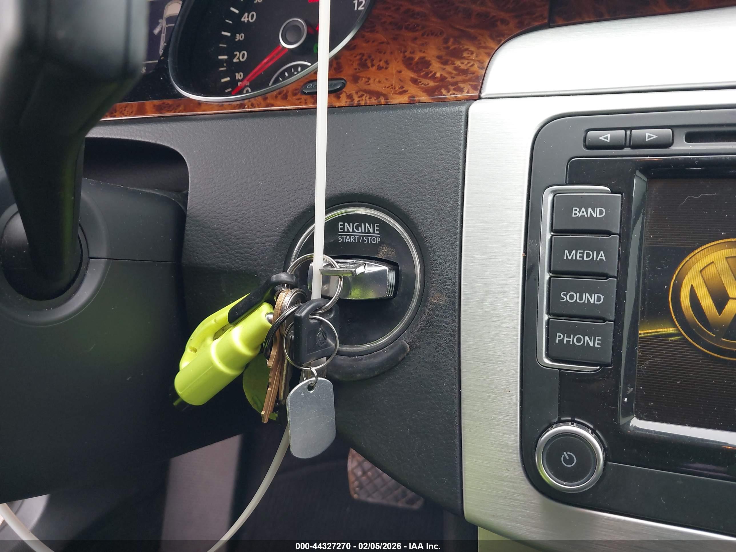 VOLKSWAGEN CC image 11