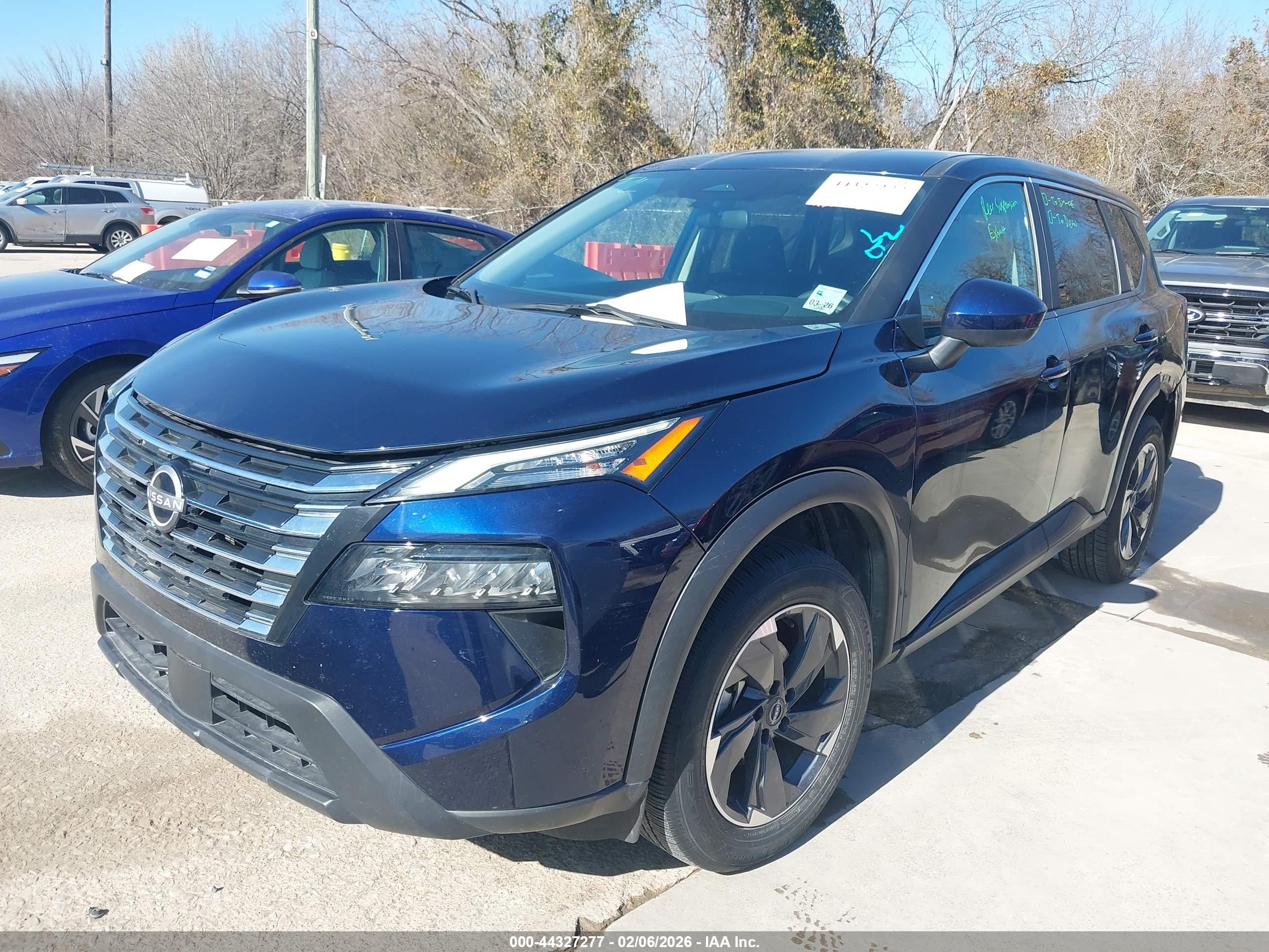 NISSAN ROGUE image 2