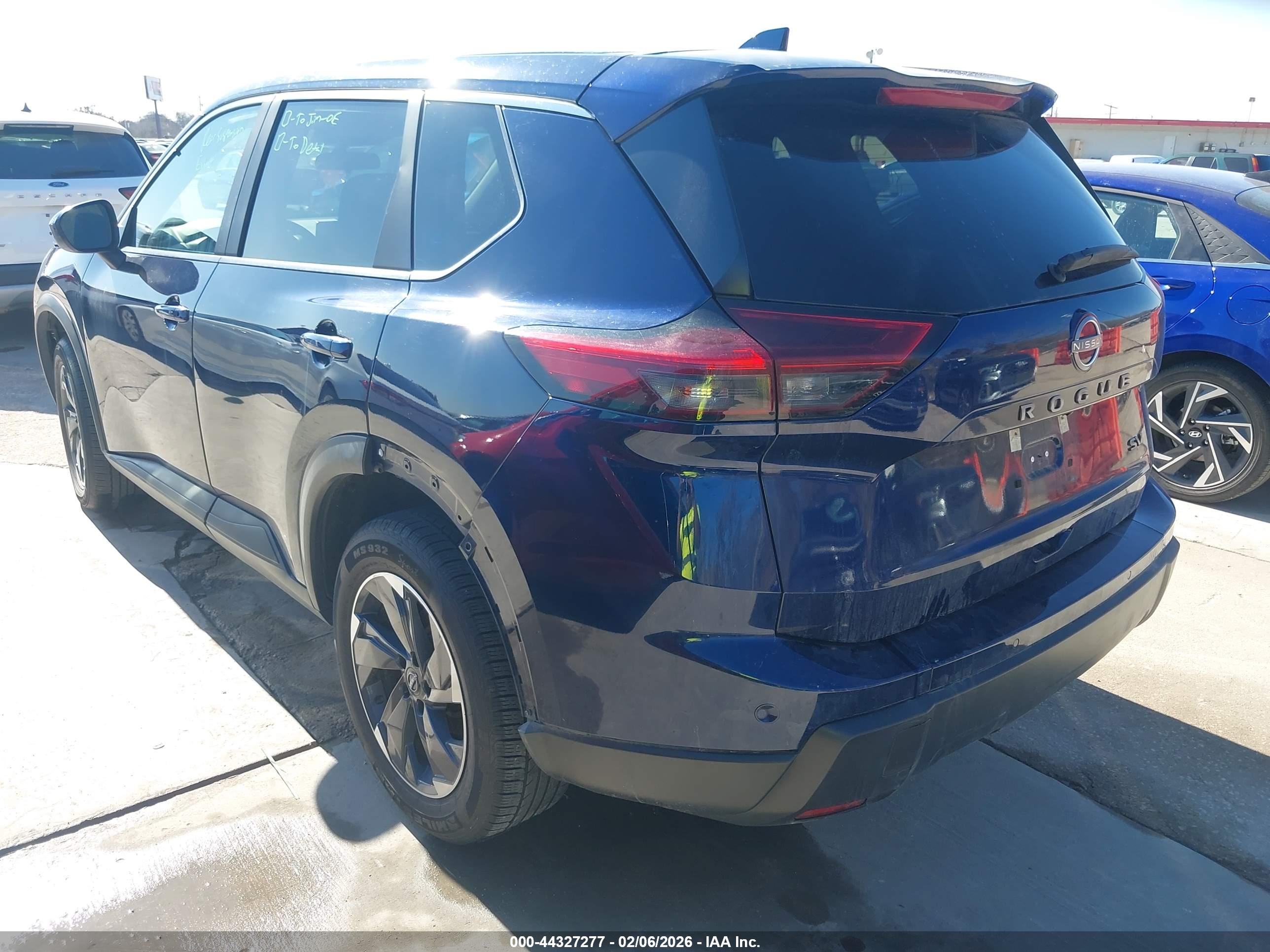 NISSAN ROGUE image 3