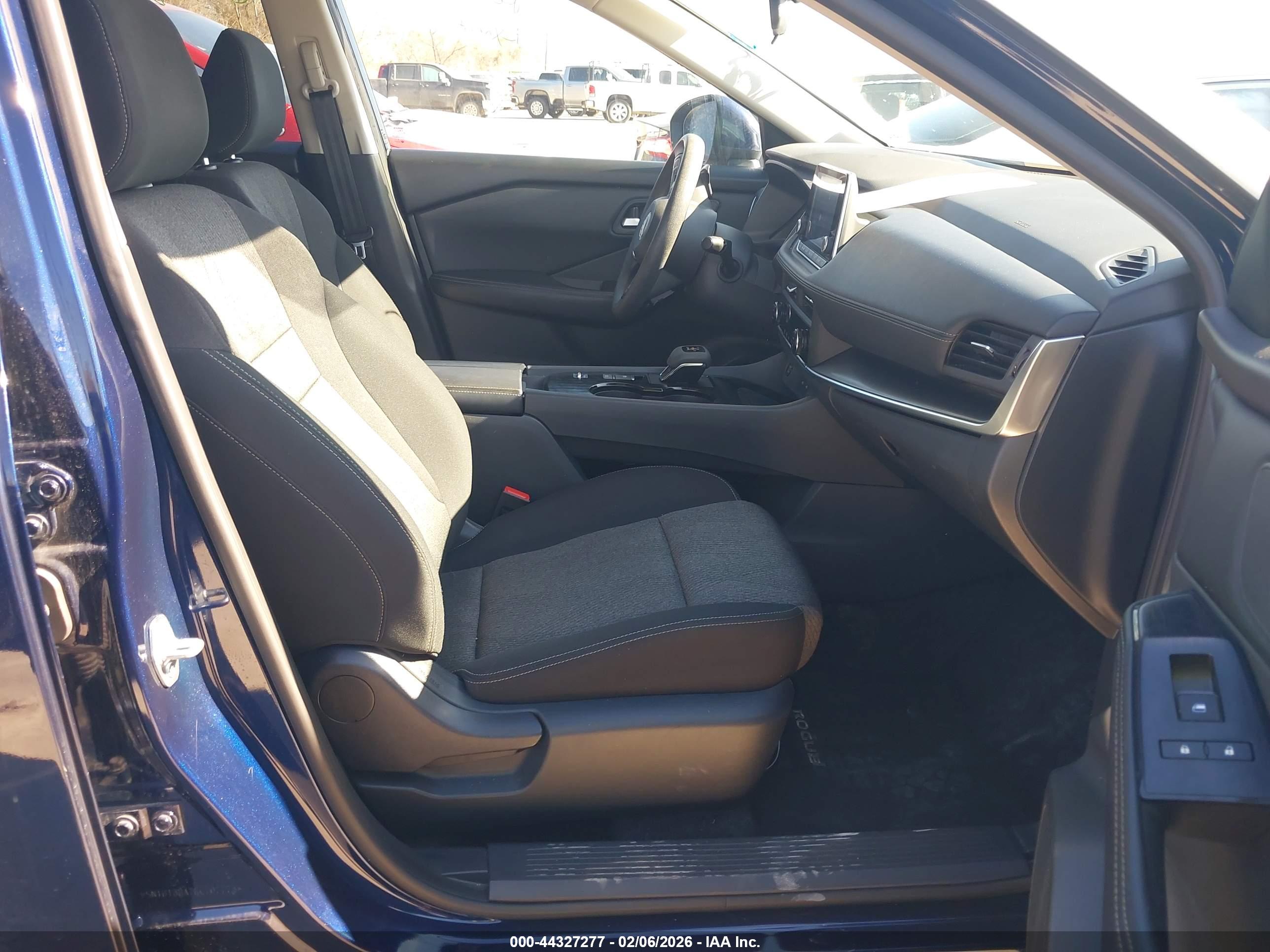 NISSAN ROGUE image 5