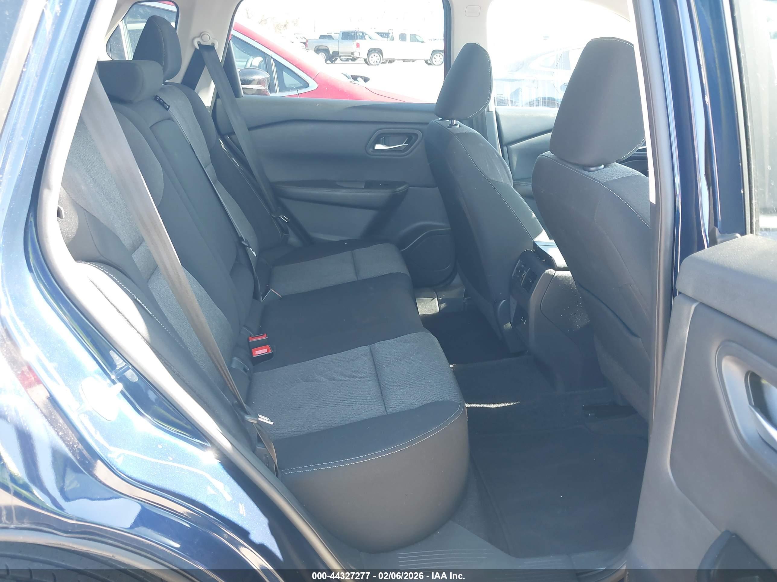 NISSAN ROGUE image 8