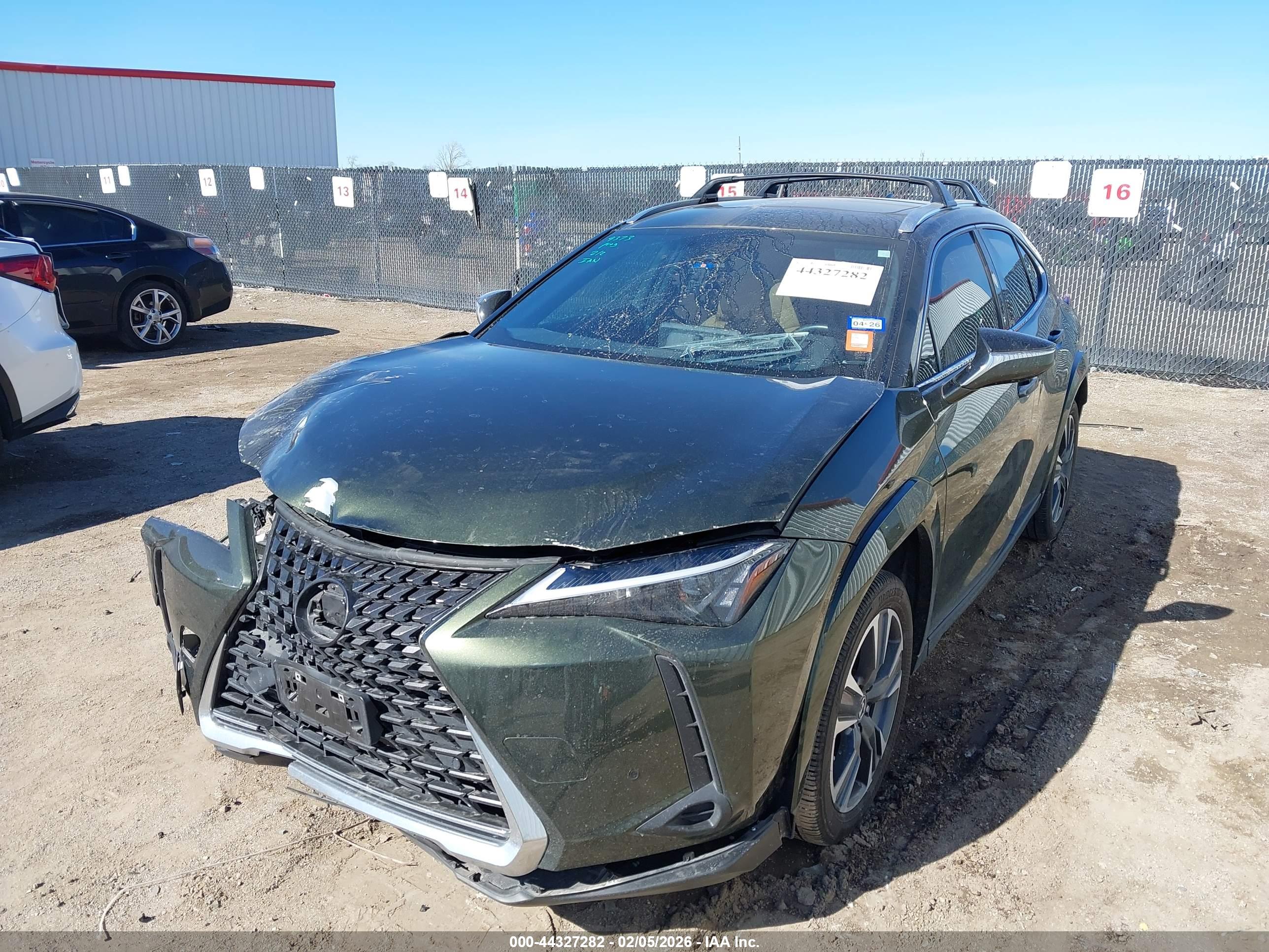 LEXUS UX image 2