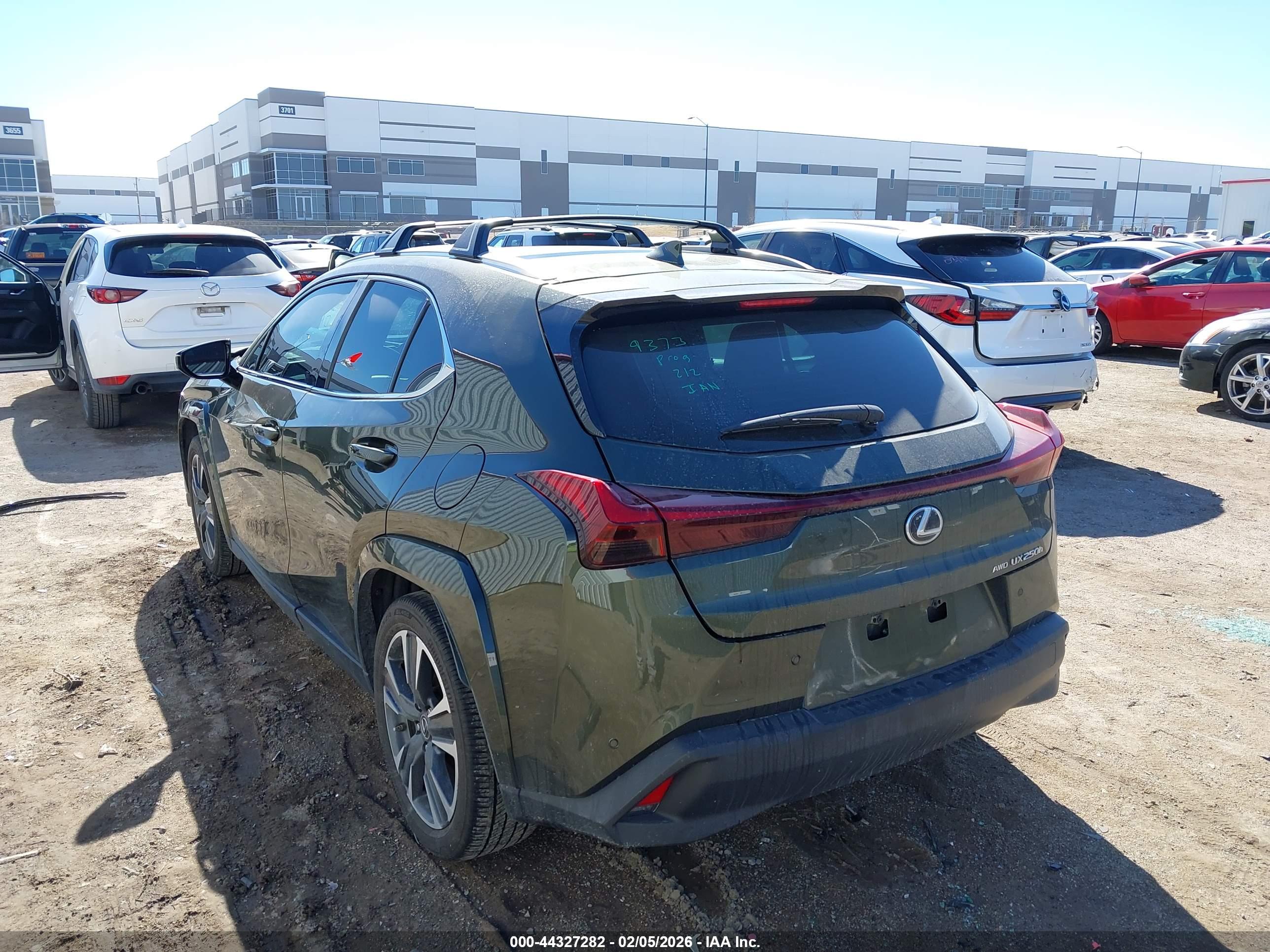 LEXUS UX image 3