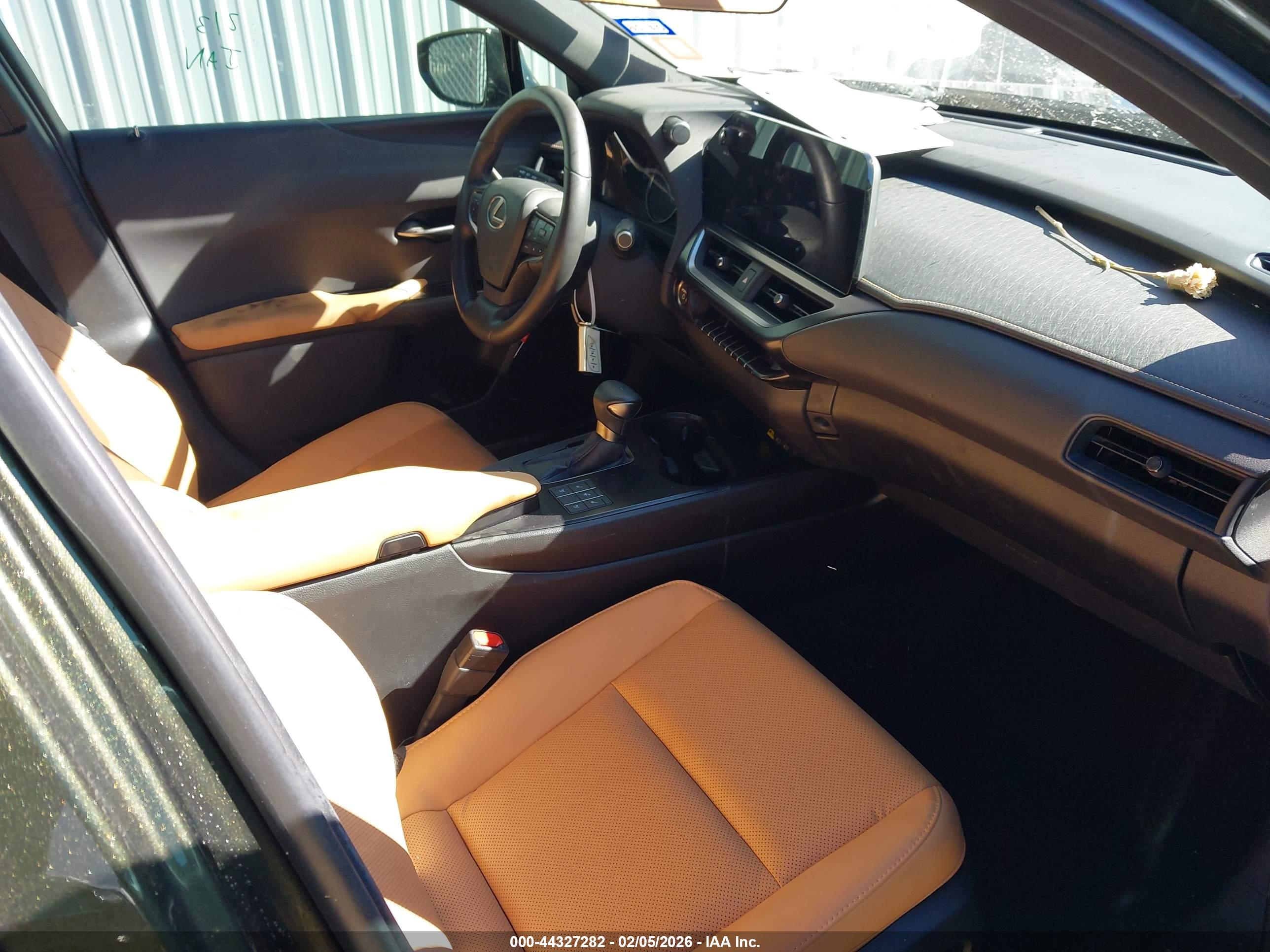 LEXUS UX image 5