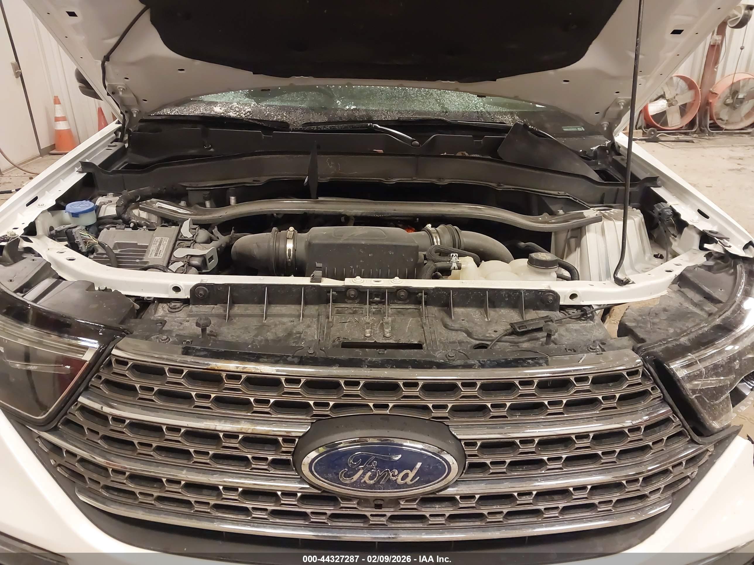 FORD EXPLORER image 10