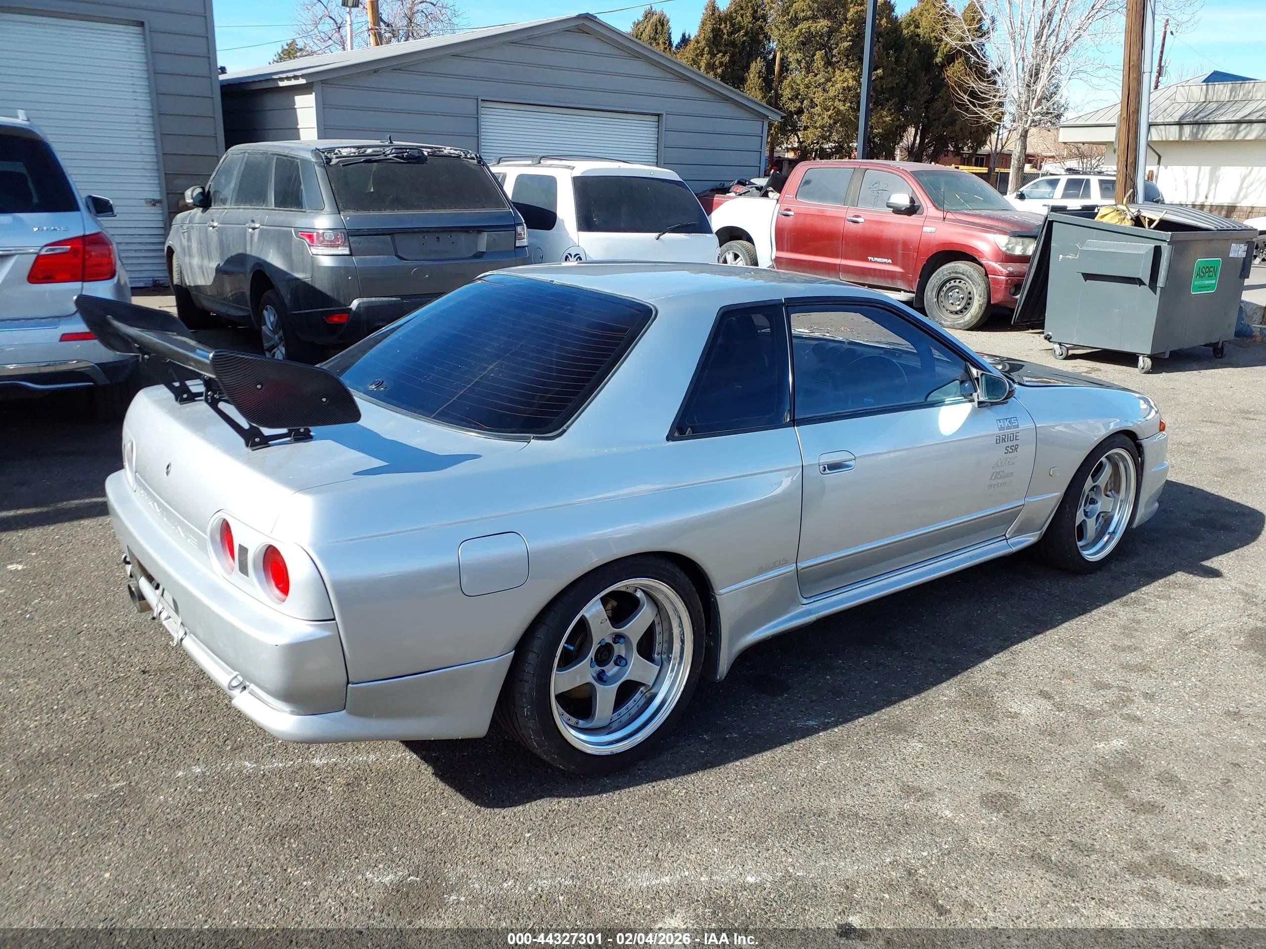 NISSAN SKYLINE image 3