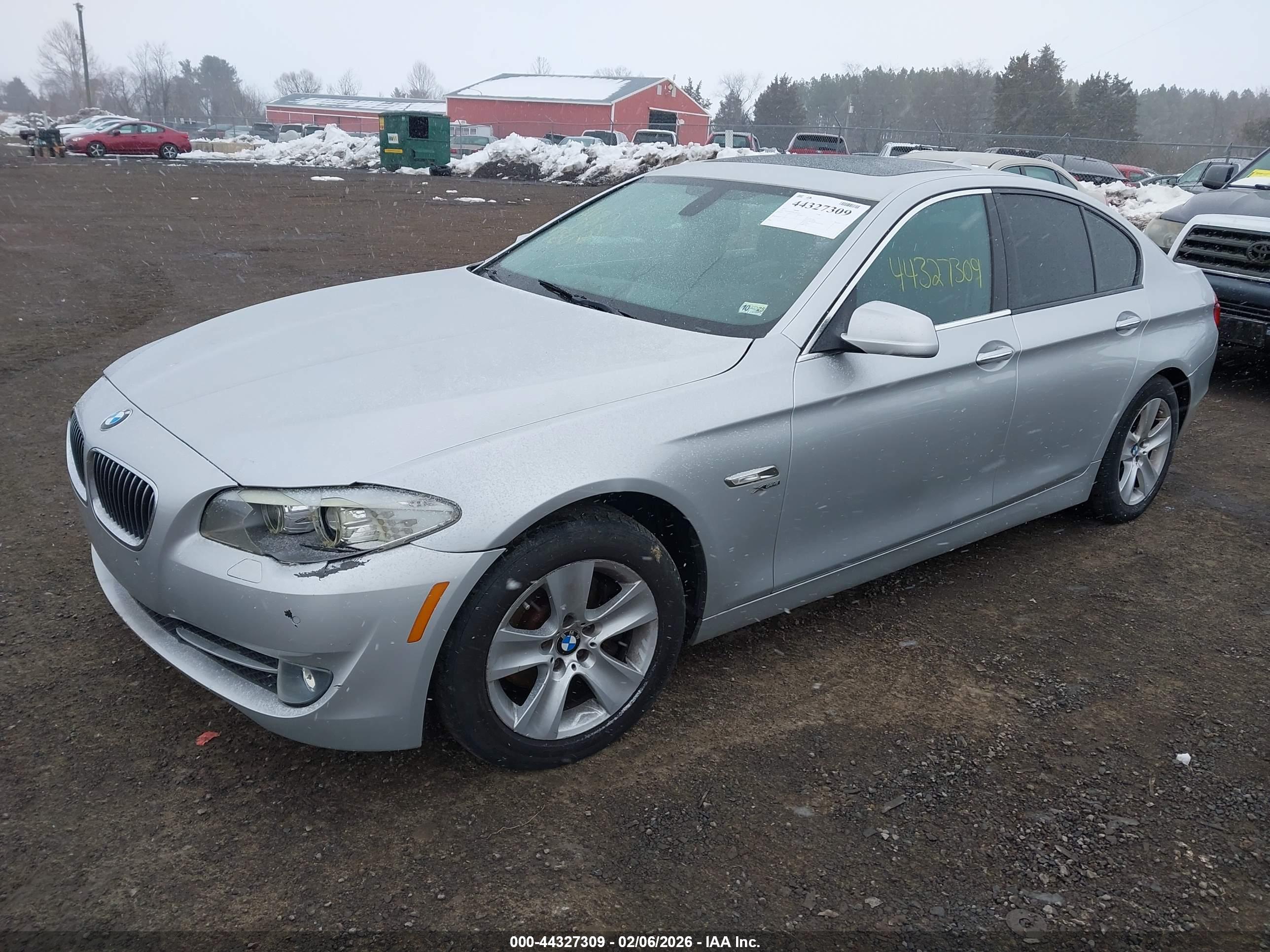 BMW 528I image 2