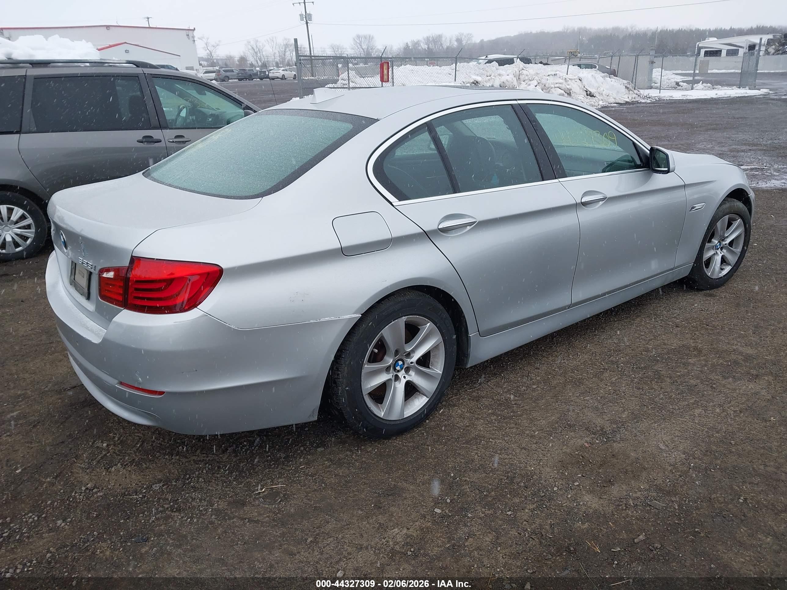 BMW 528I image 4