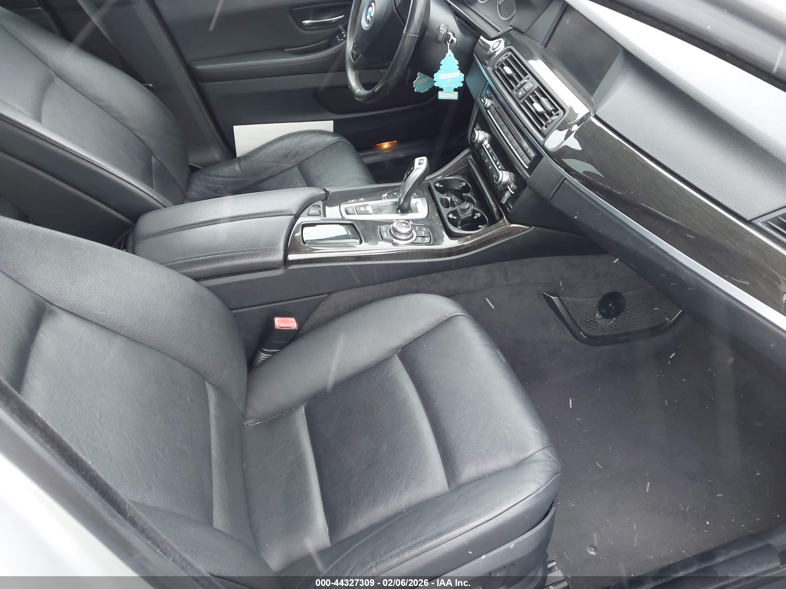 BMW 528I image 5