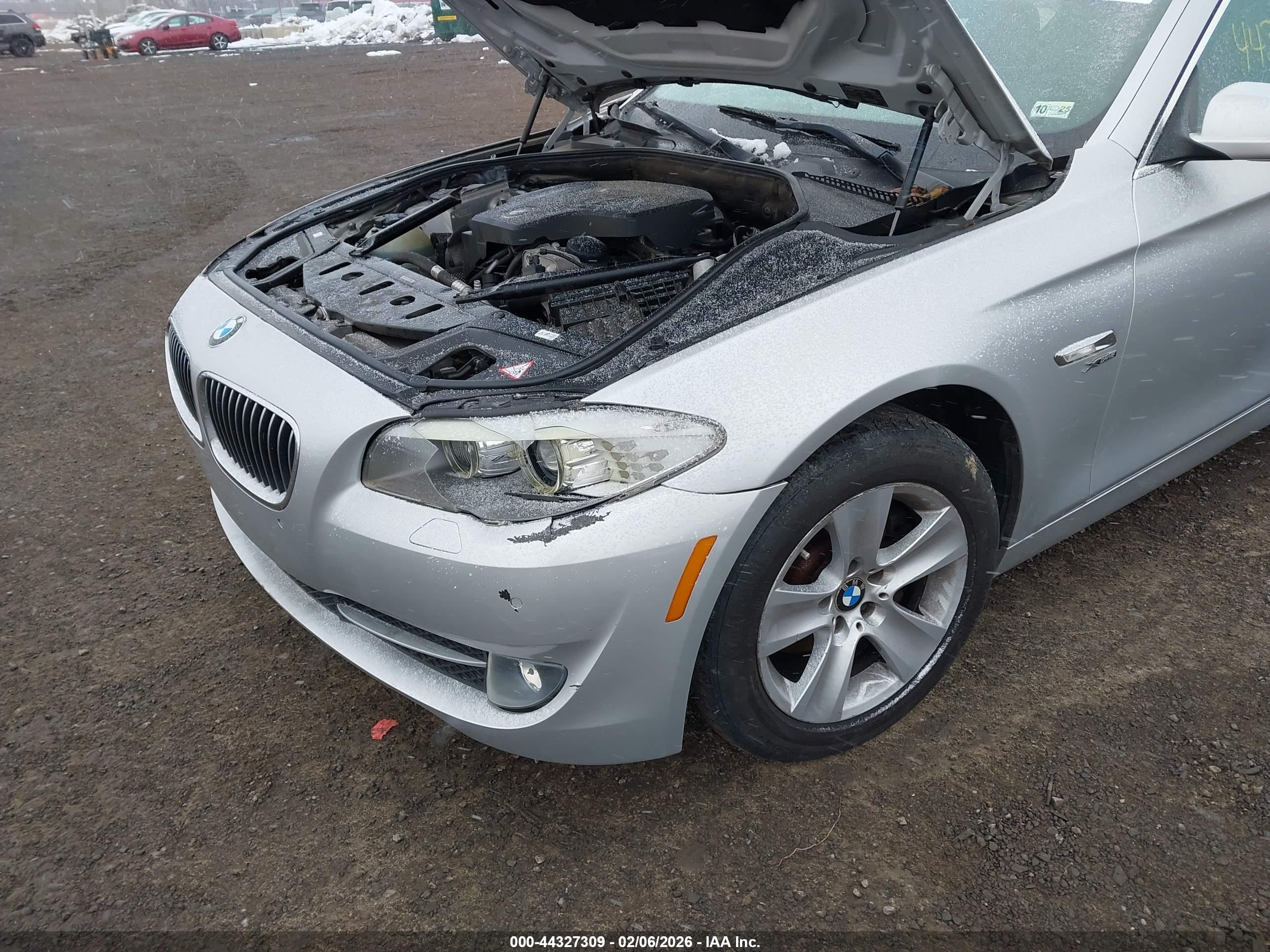 BMW 528I image 6