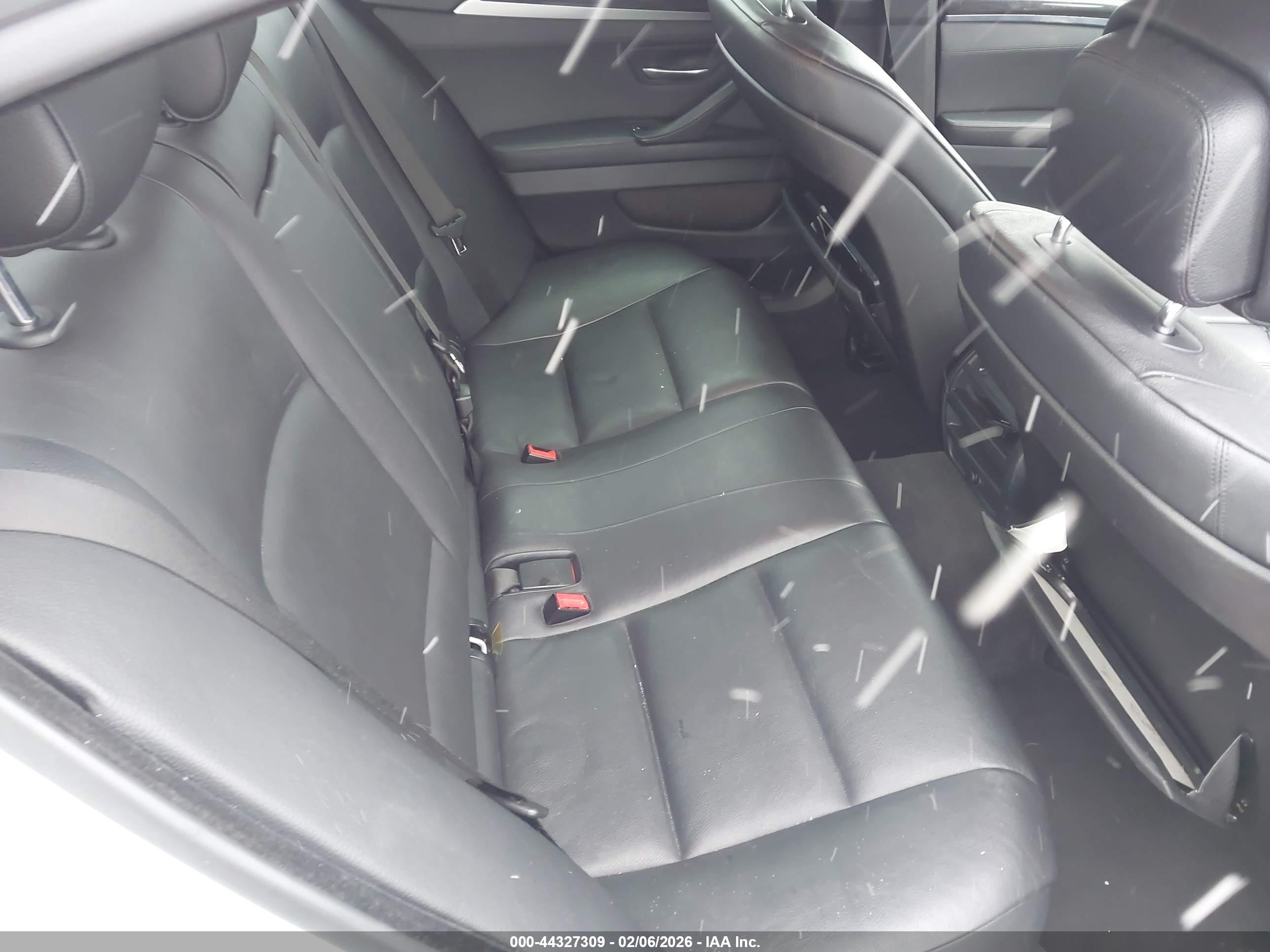 BMW 528I image 8