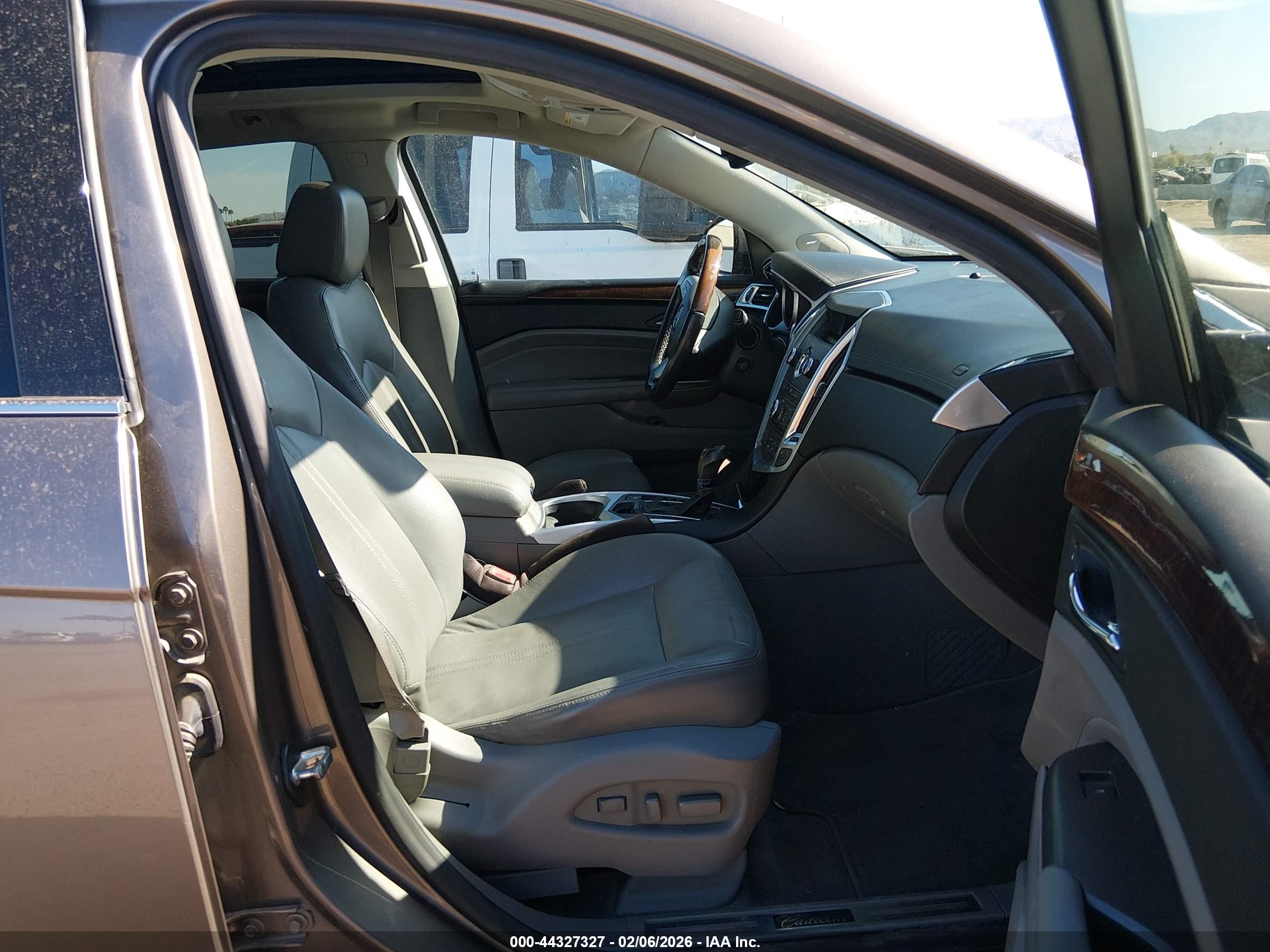 CADILLAC SRX image 5