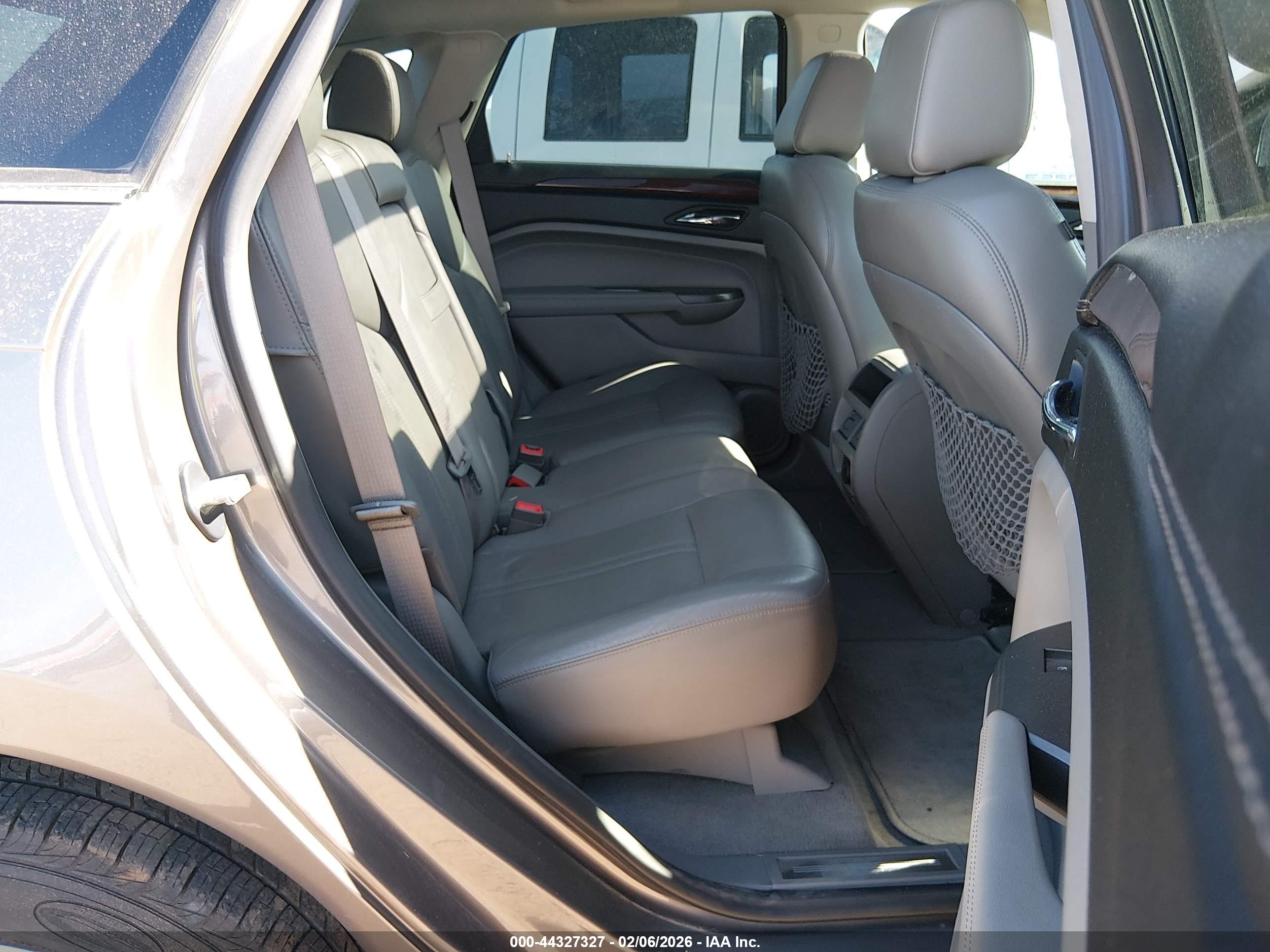CADILLAC SRX image 8
