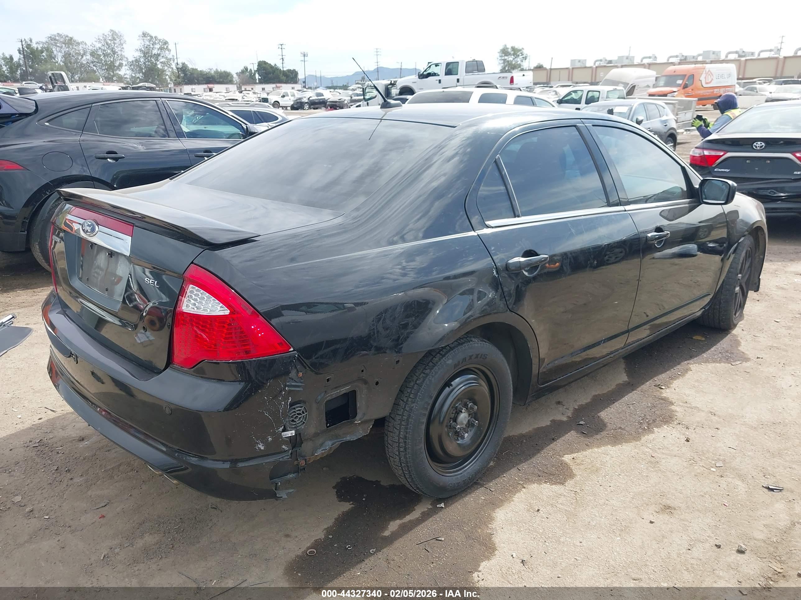 FORD FUSION image 4
