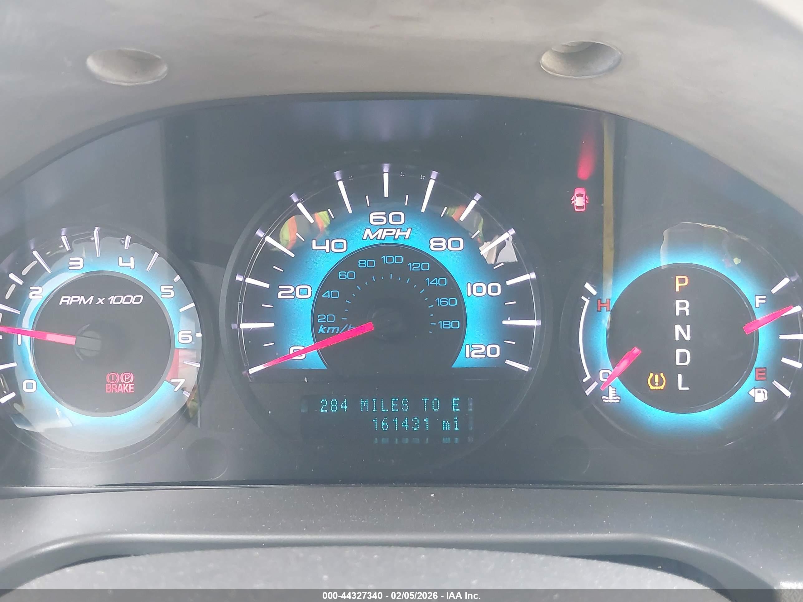 FORD FUSION image 7