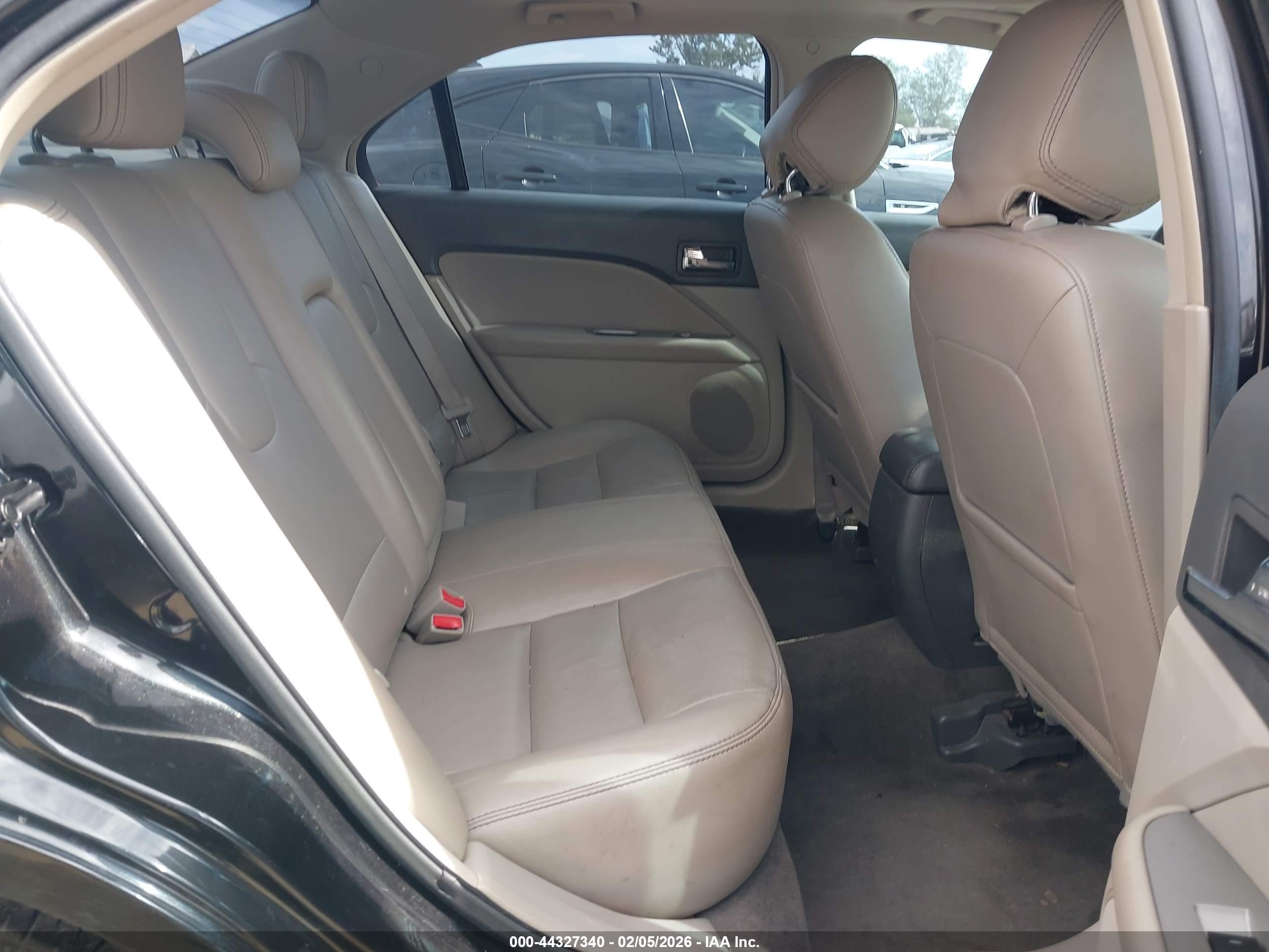 FORD FUSION image 8