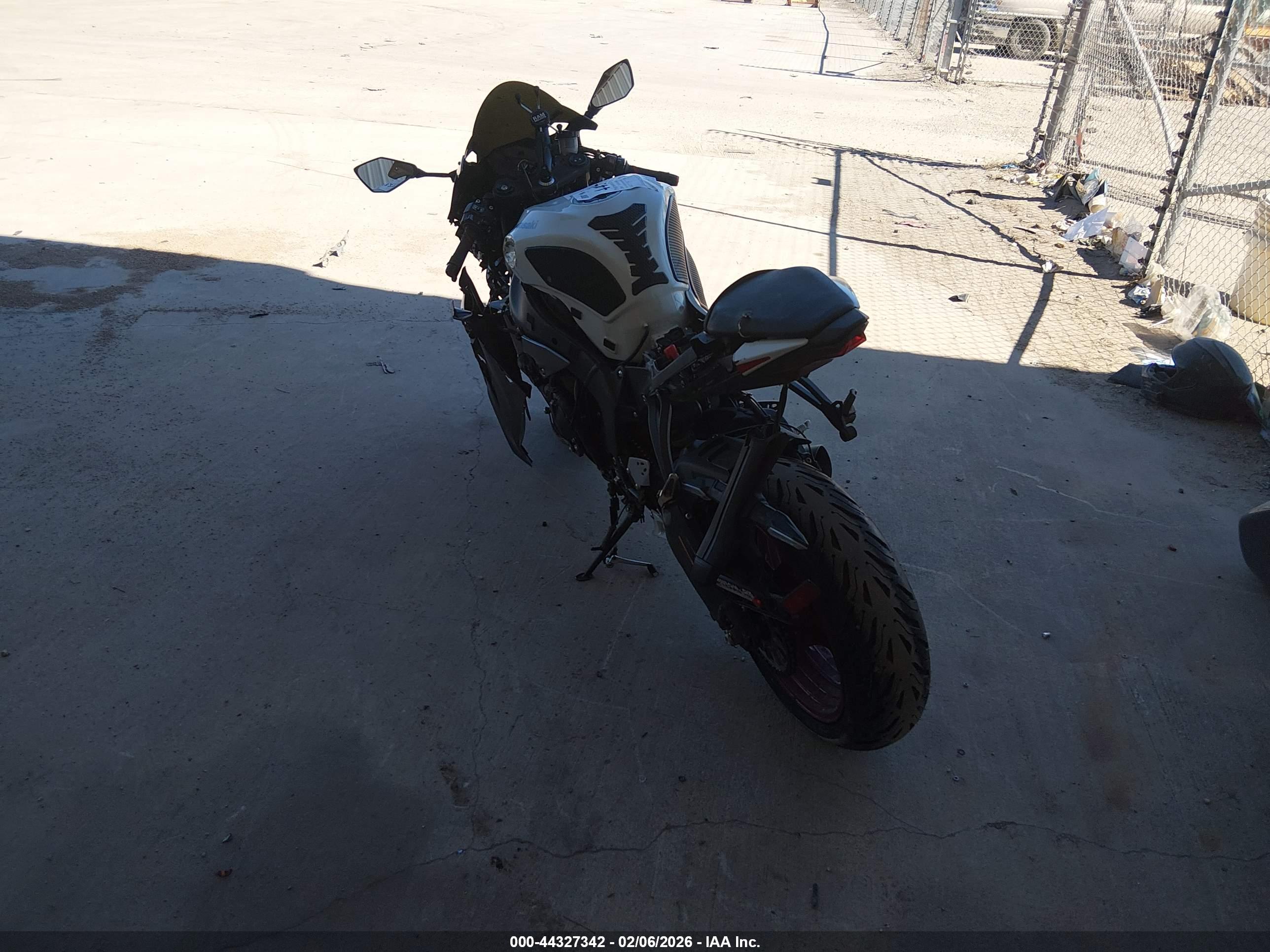 KAWASAKI ZX636 image 3