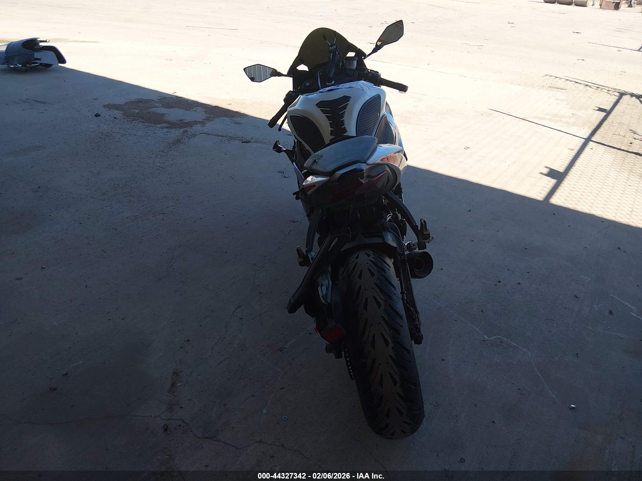 KAWASAKI ZX636 image 6
