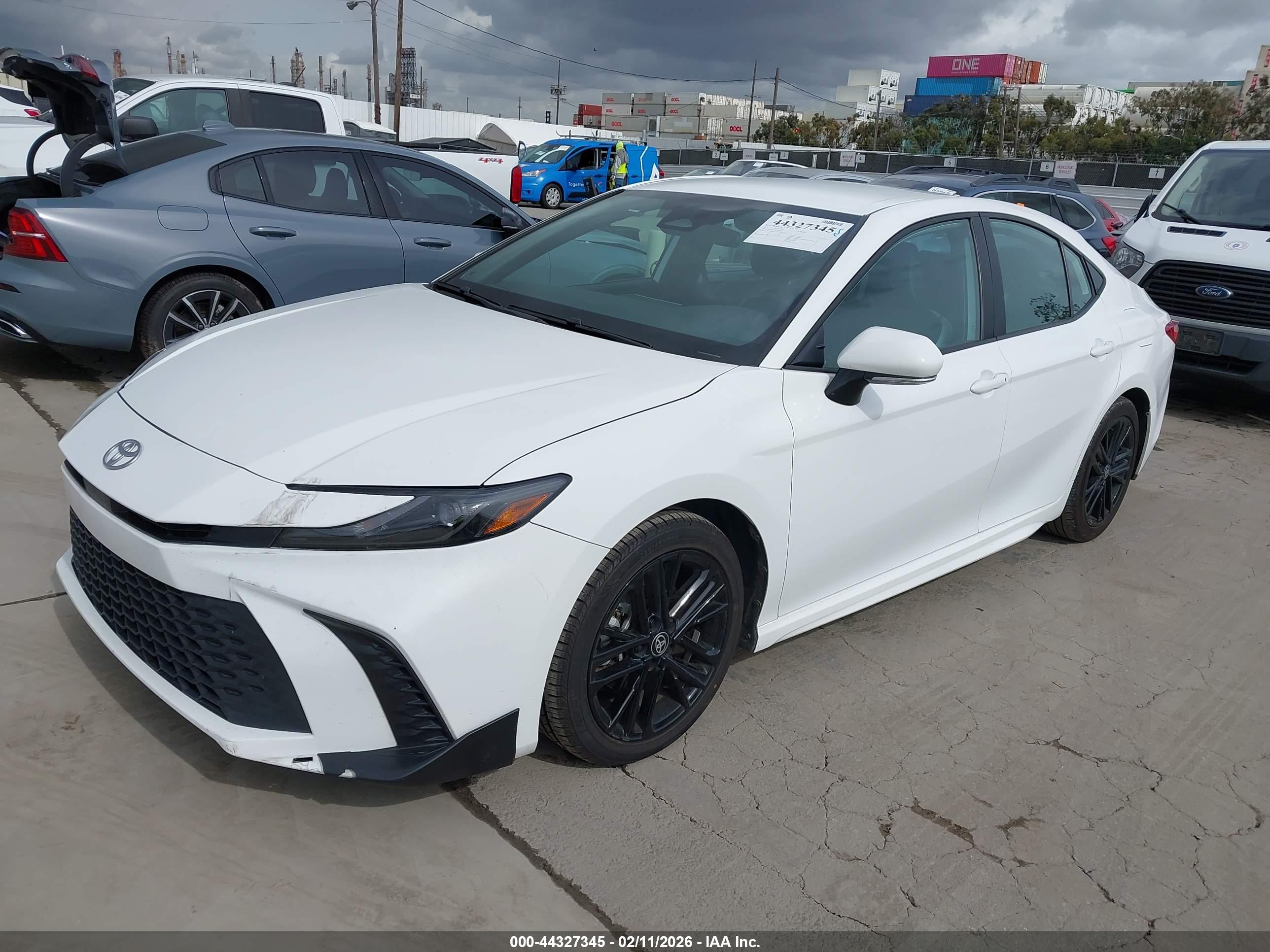 TOYOTA CAMRY image 2