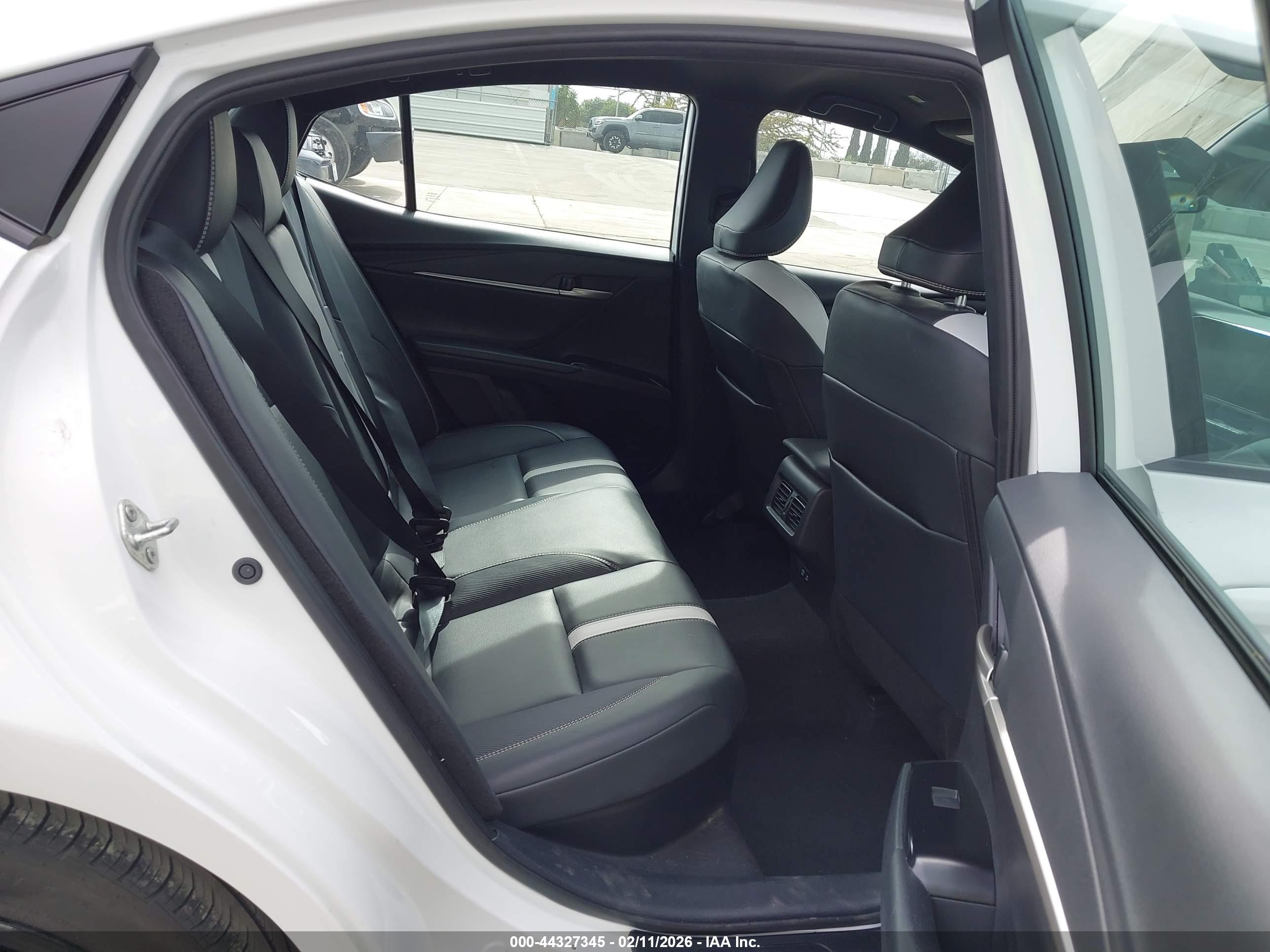 TOYOTA CAMRY image 8