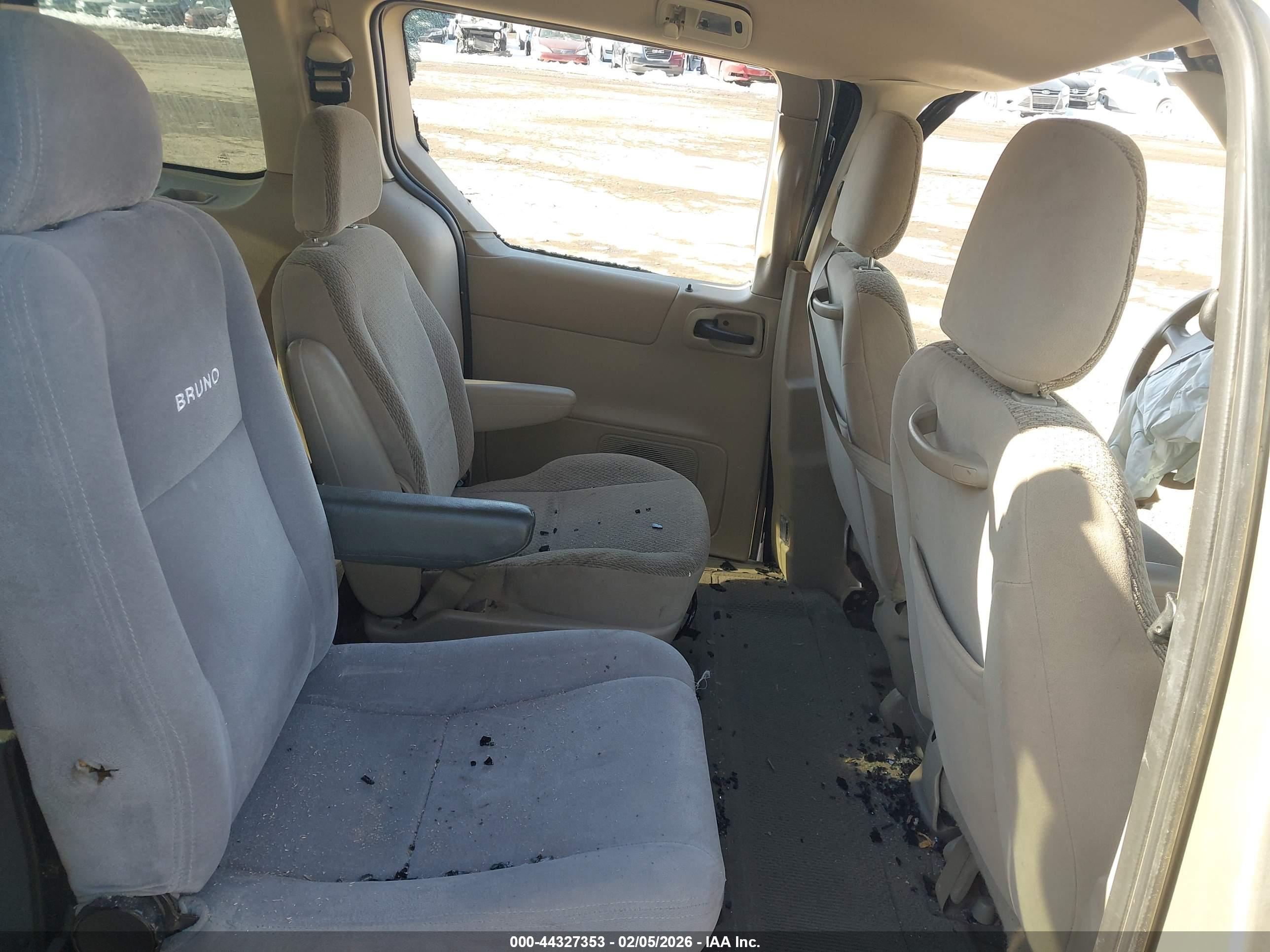 FORD WINDSTAR image 8