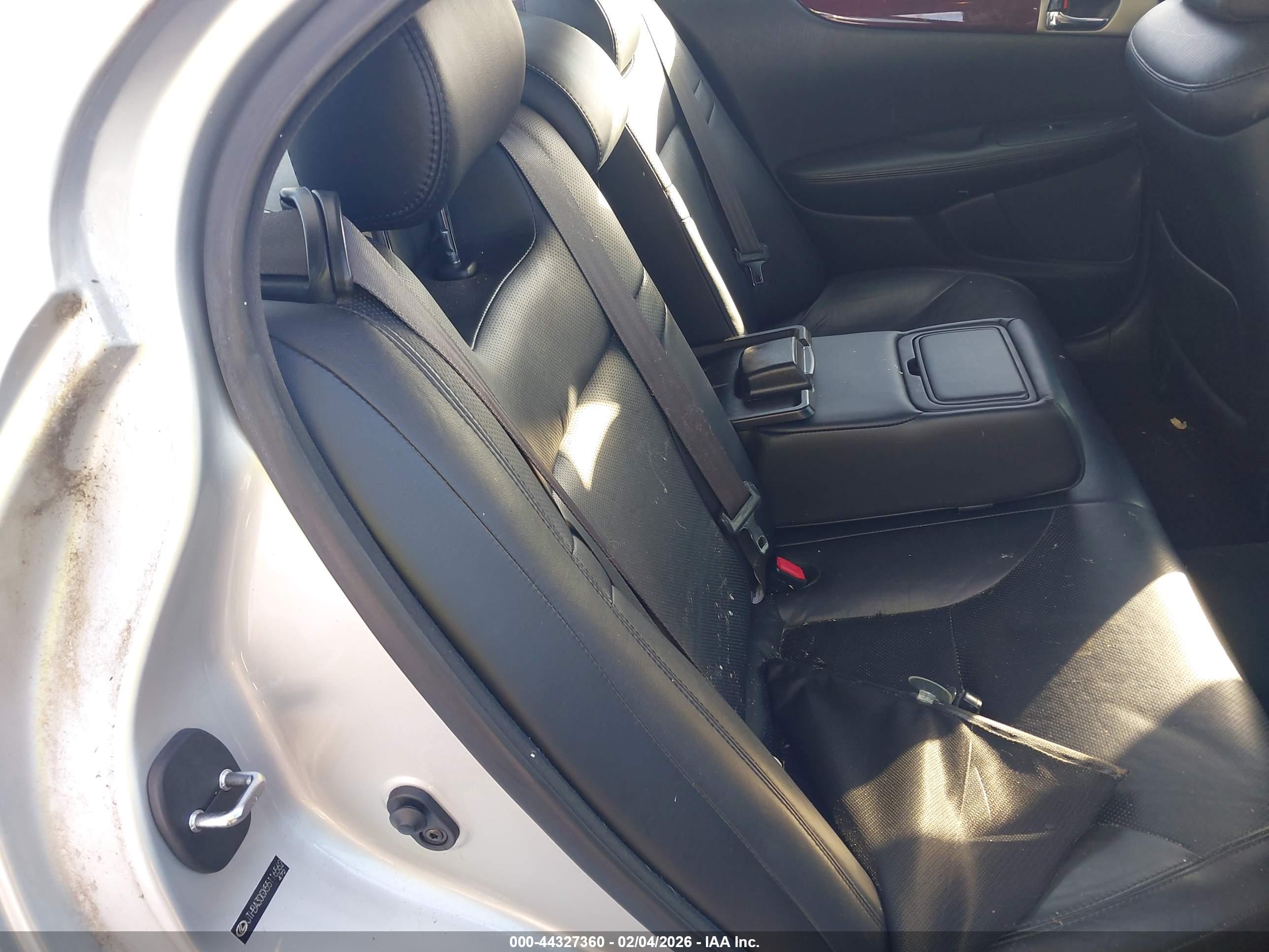 LEXUS ES image 8