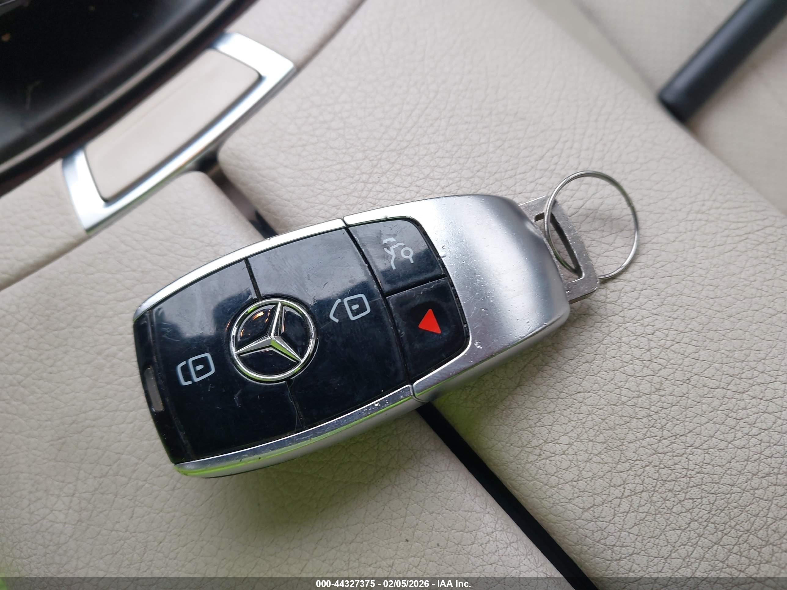 MERCEDES-BENZ E image 11
