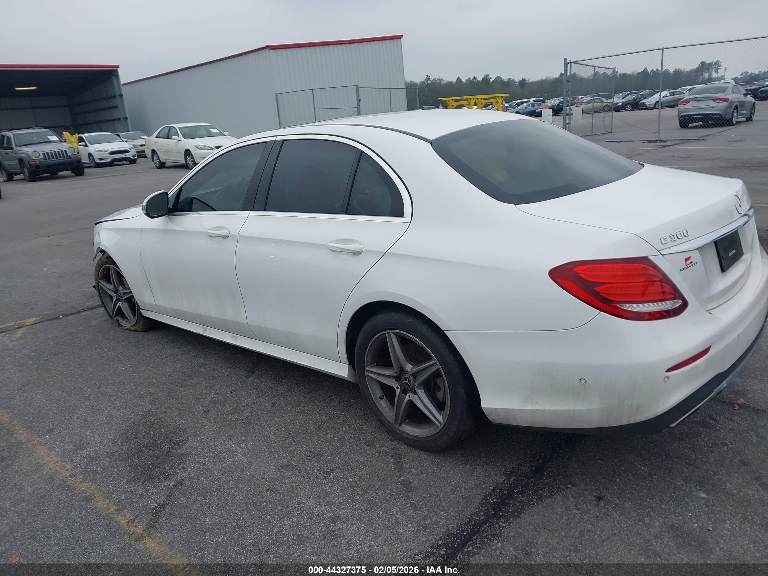 MERCEDES-BENZ E image 3