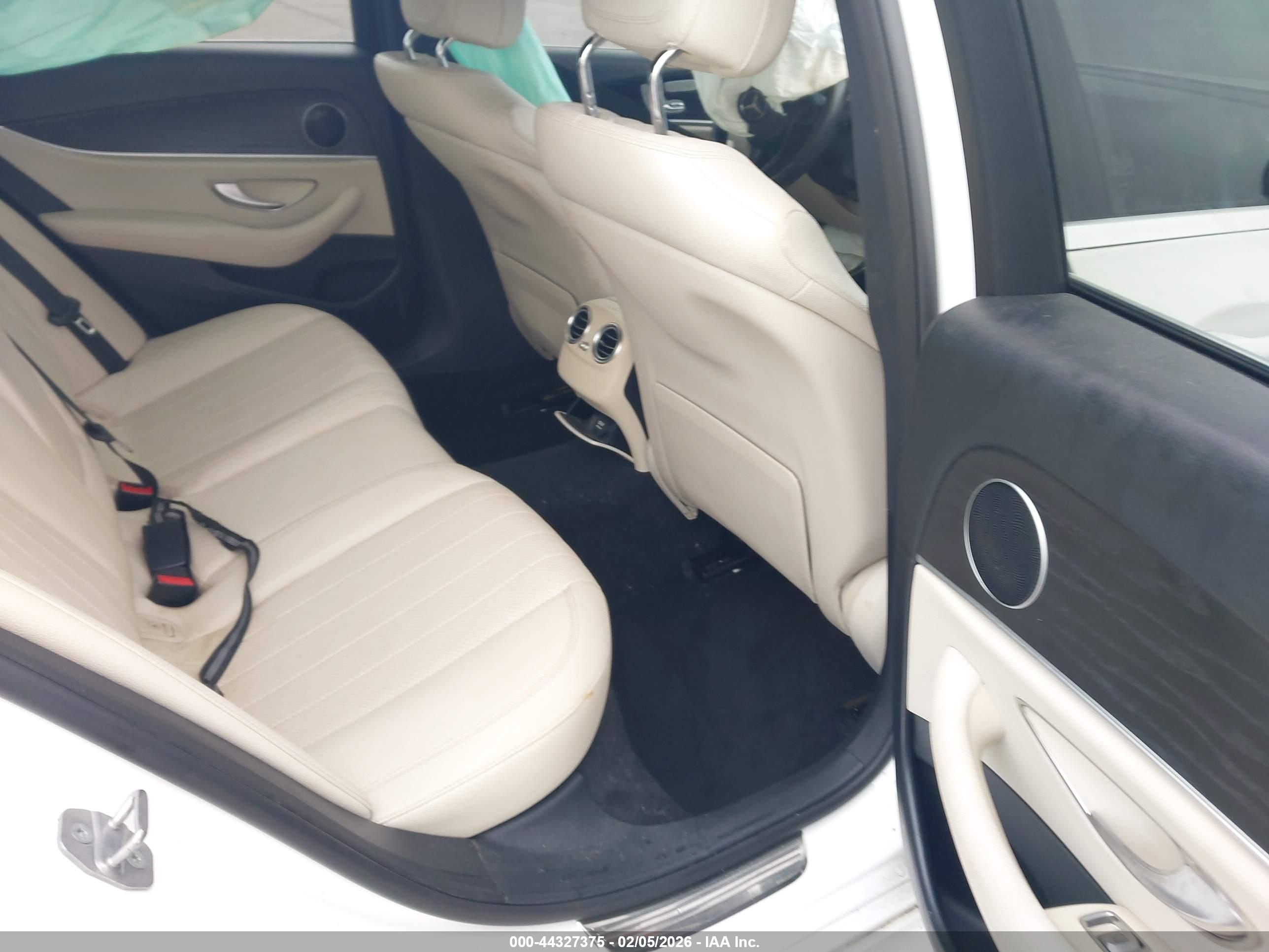 MERCEDES-BENZ E image 8