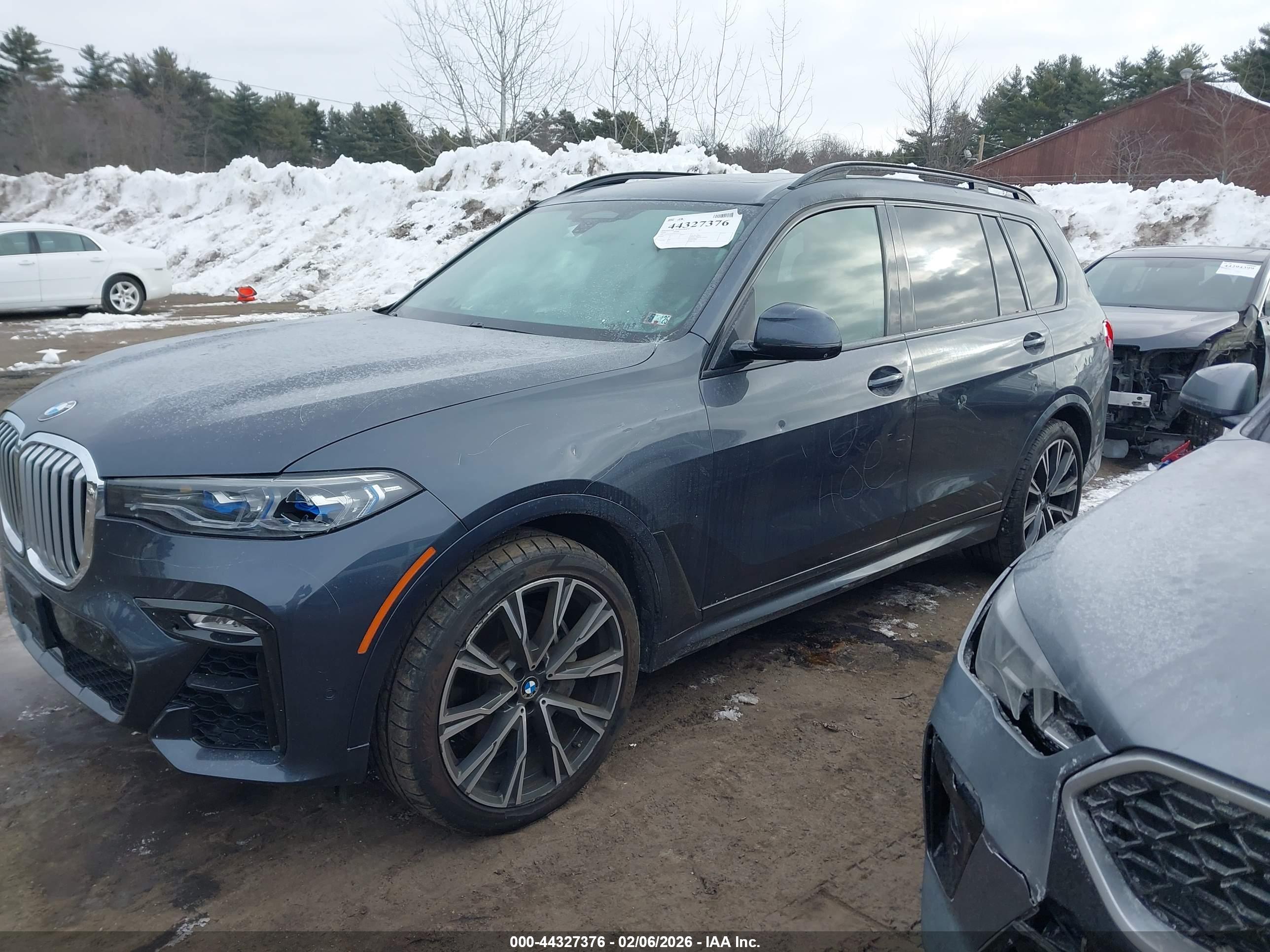 BMW X7 image 2