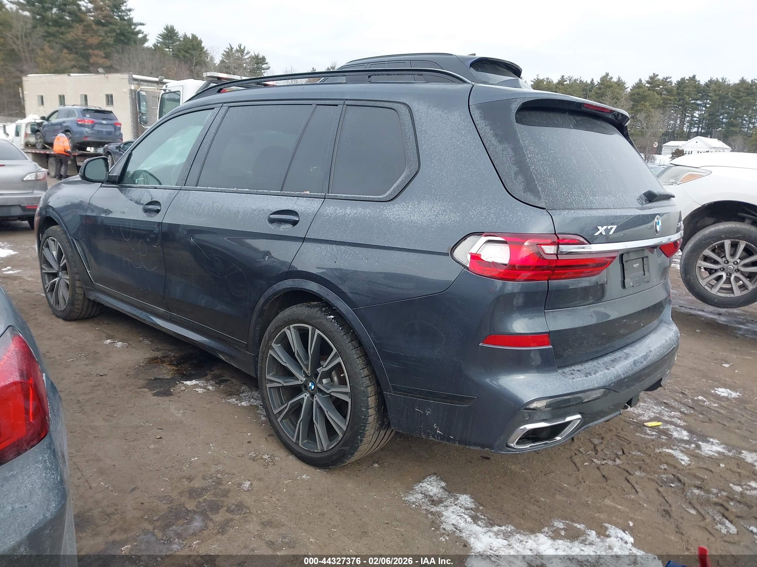 BMW X7 image 3