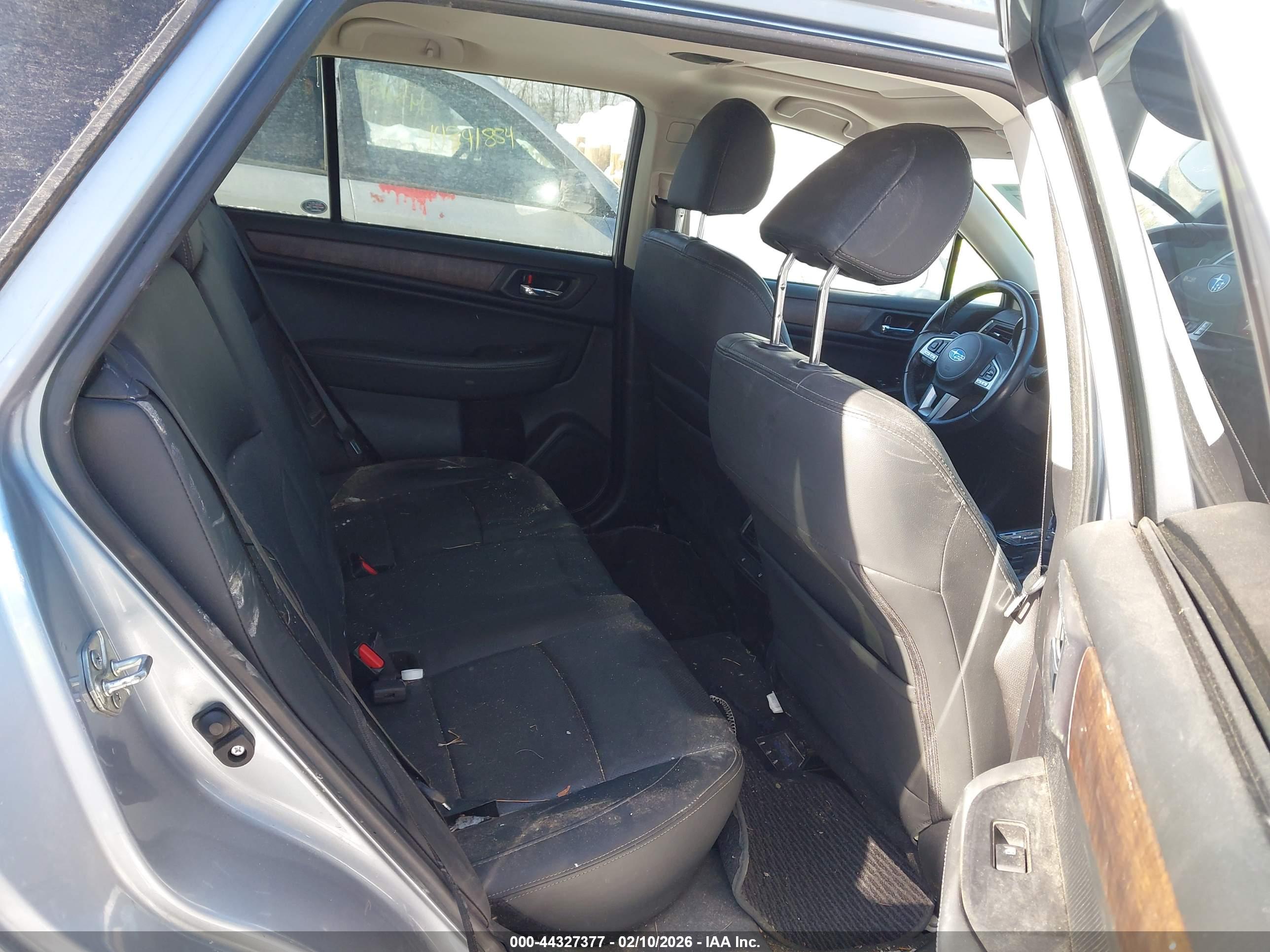 SUBARU OUTBACK image 8