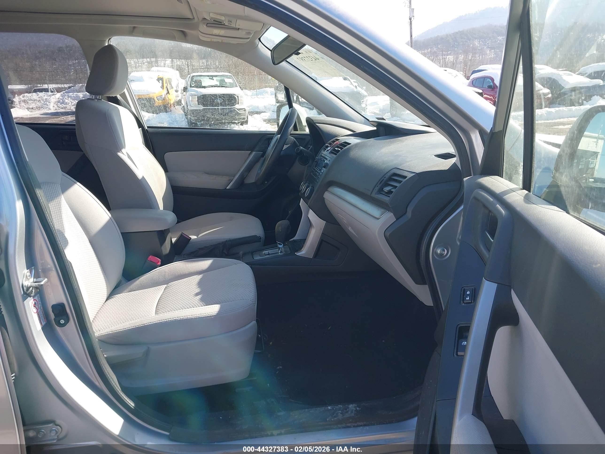 SUBARU FORESTER image 5