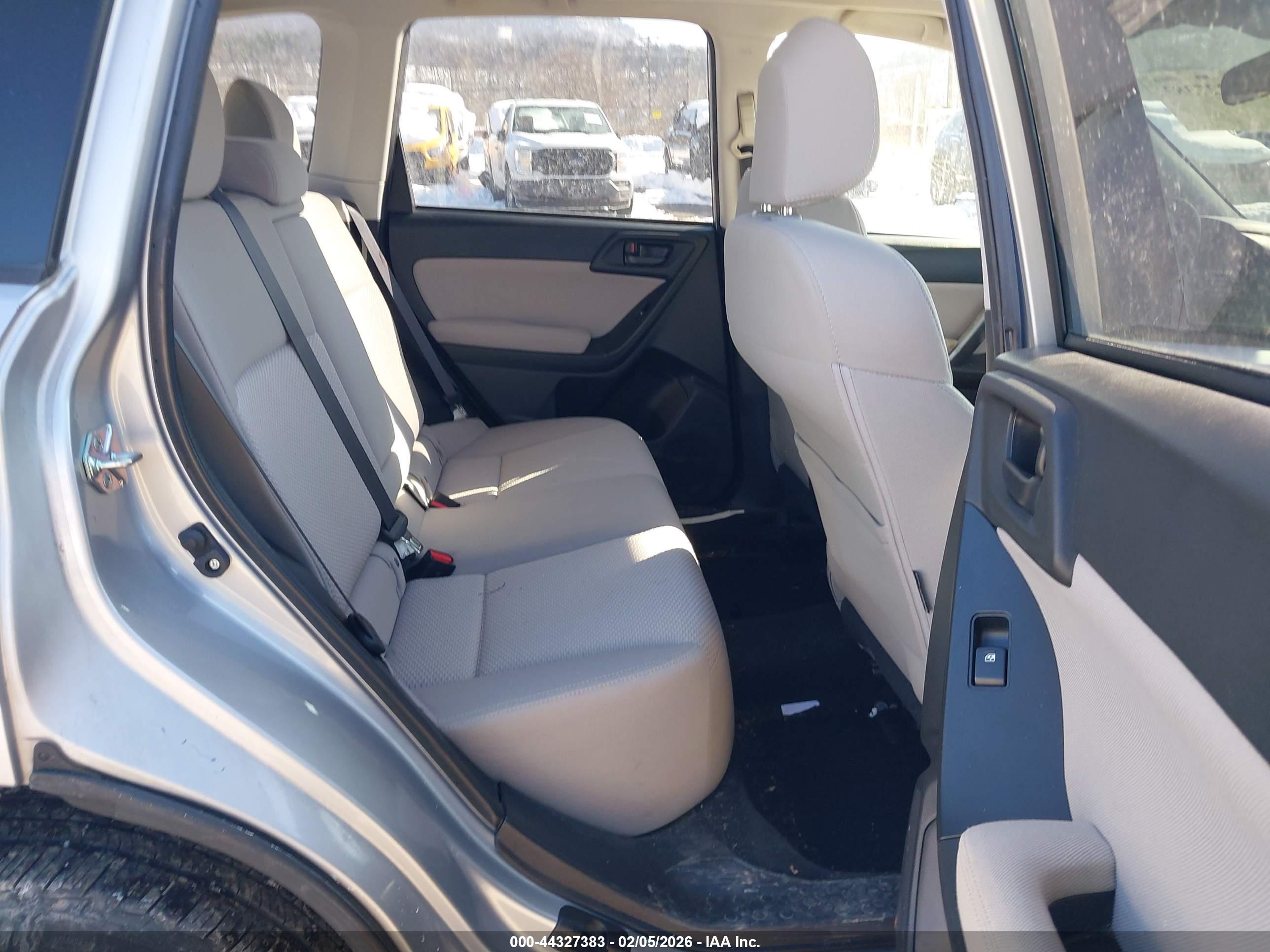 SUBARU FORESTER image 8